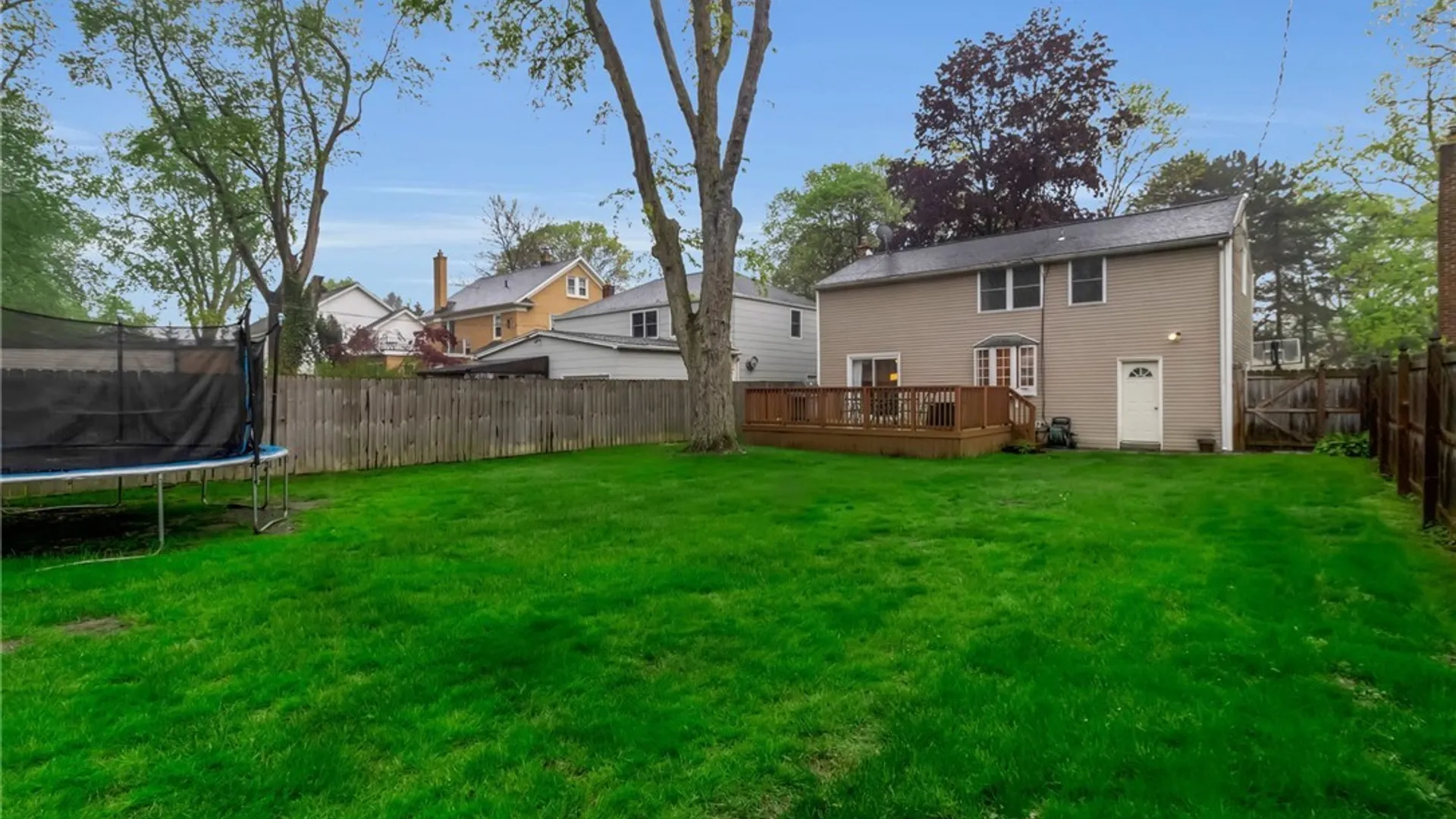 Property at 386 Roycroft Boulevard, Amherst, NY 14226 28