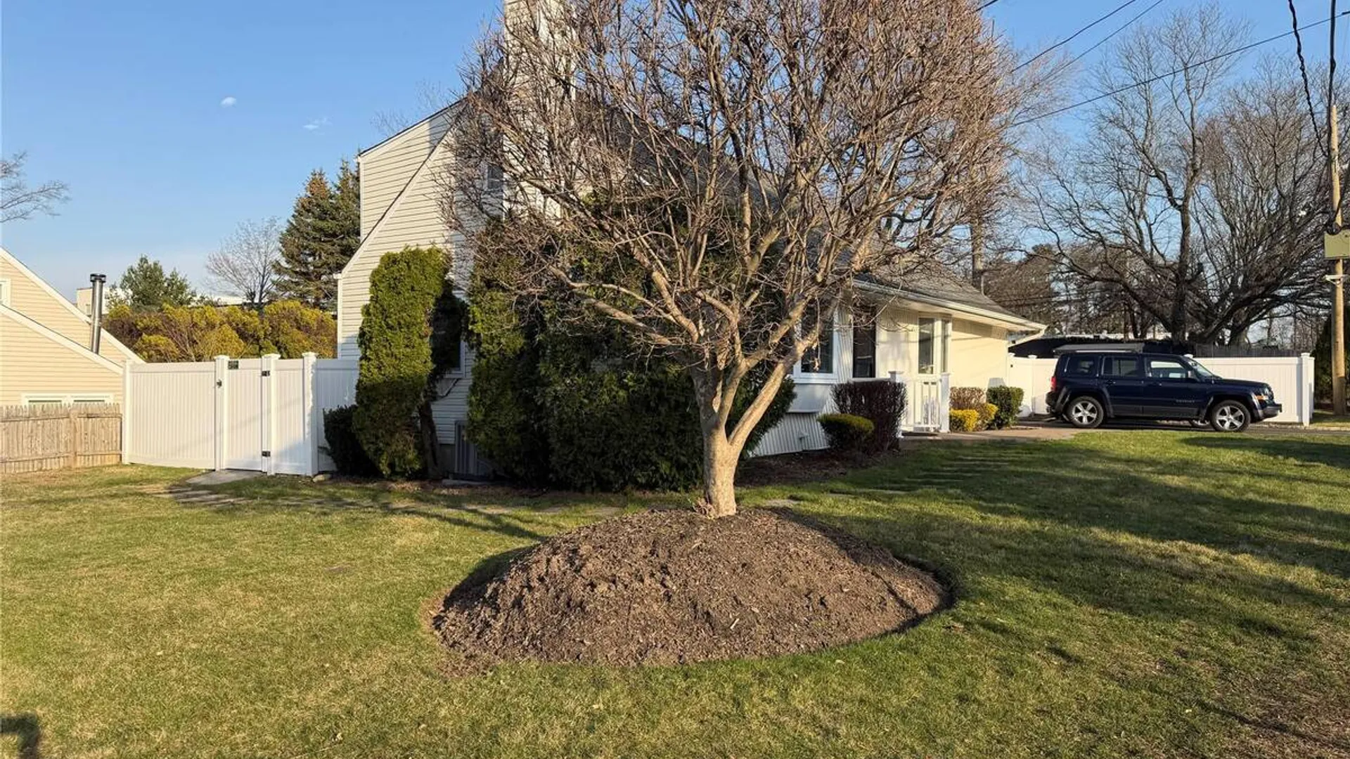 Property at 6 Thorney Avenue, Huntington Station, NY 11746 3