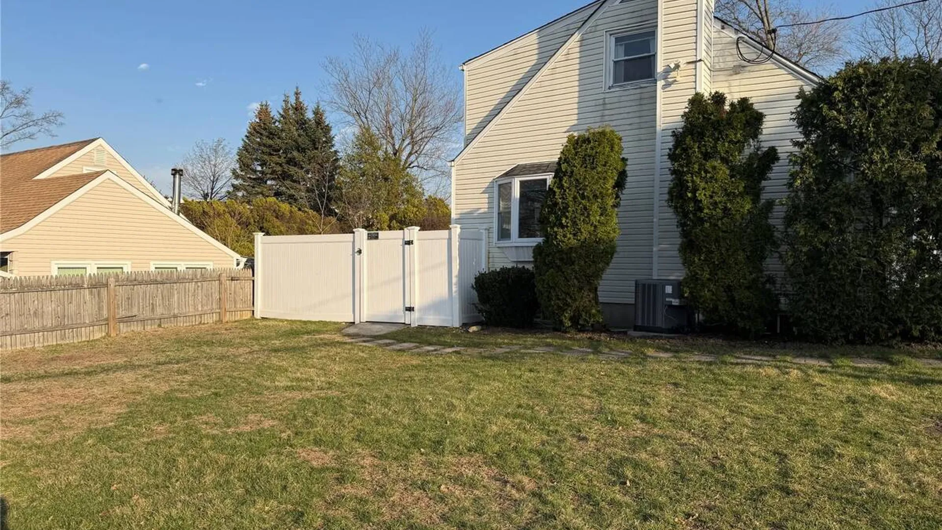 Property at 6 Thorney Avenue, Huntington Station, NY 11746 4