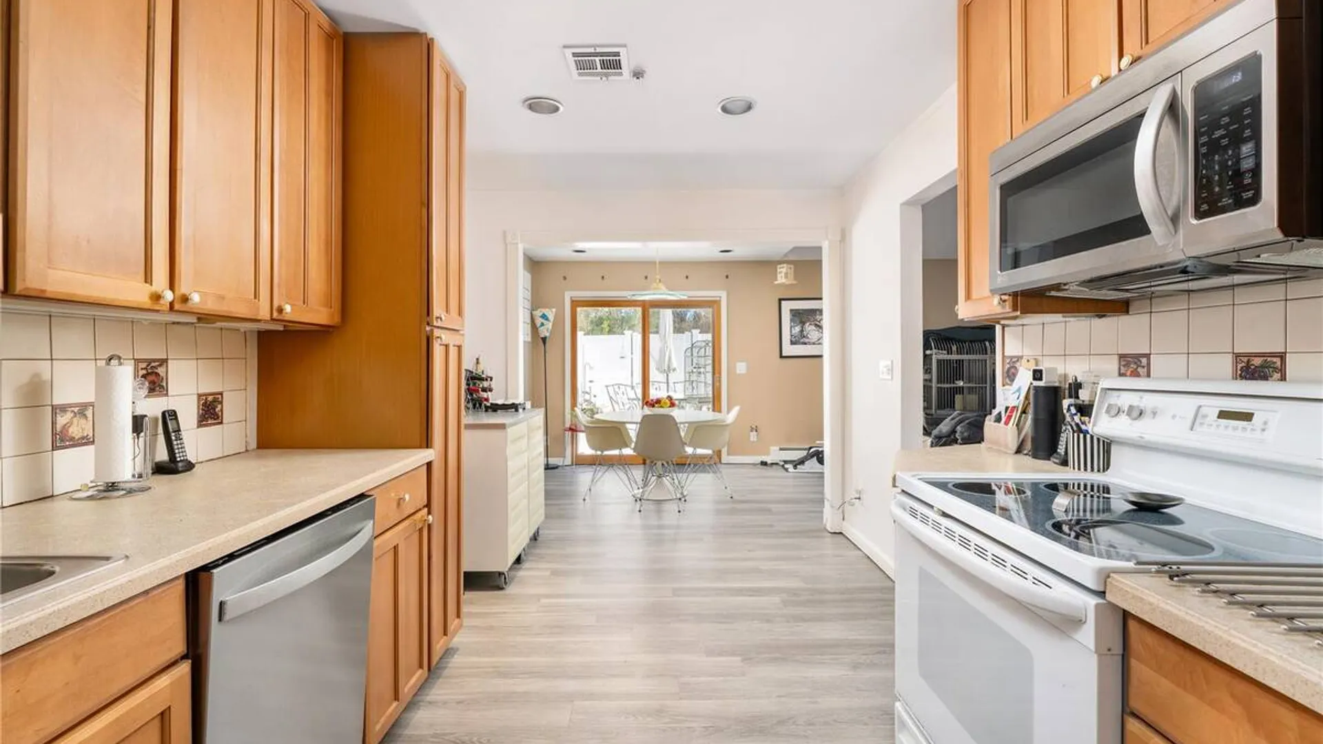Property at 6 Georgian Court, Coram, NY 11727 12