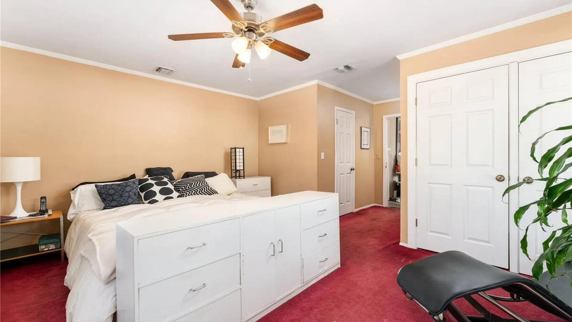 Property at 6 Georgian Court, Coram, NY 11727 17