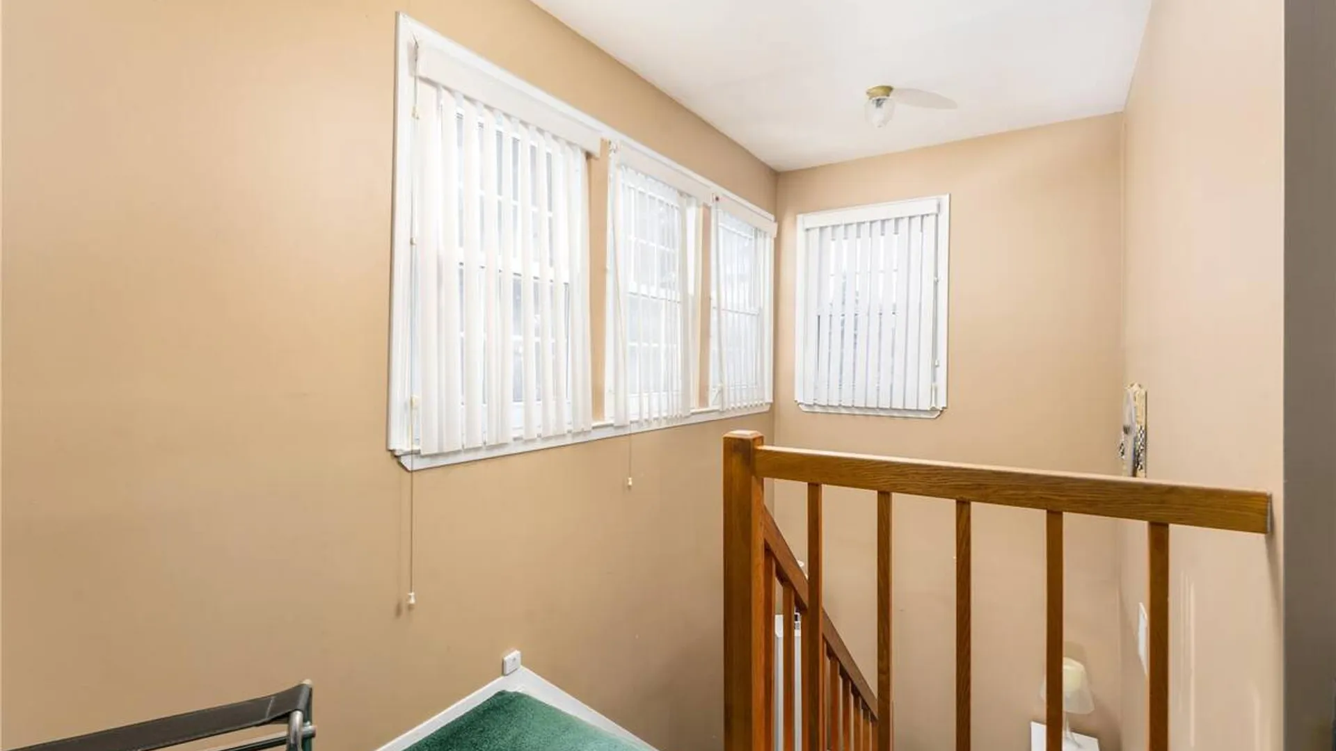 Property at 6 Georgian Court, Coram, NY 11727 23