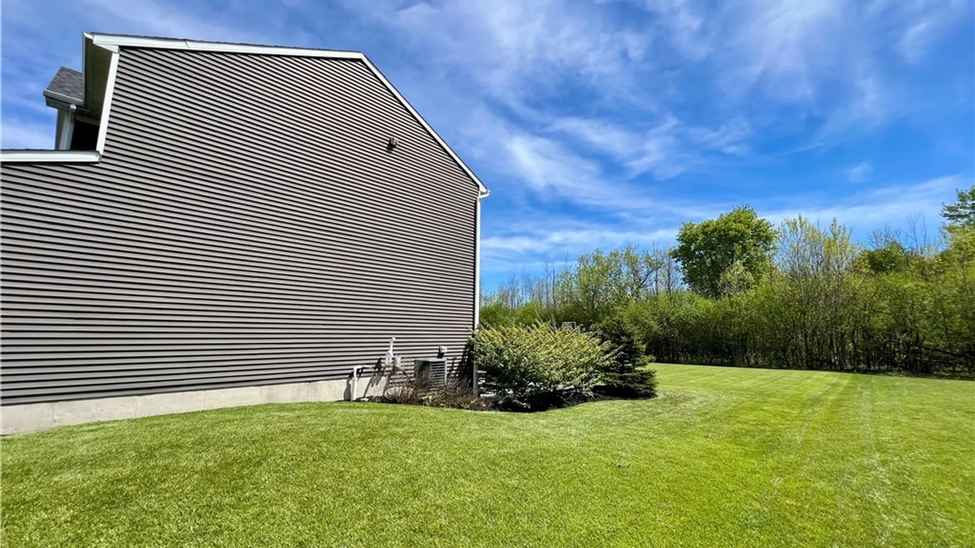 Property at 11 Airmont Drive, Orchard Park, NY 14127 6