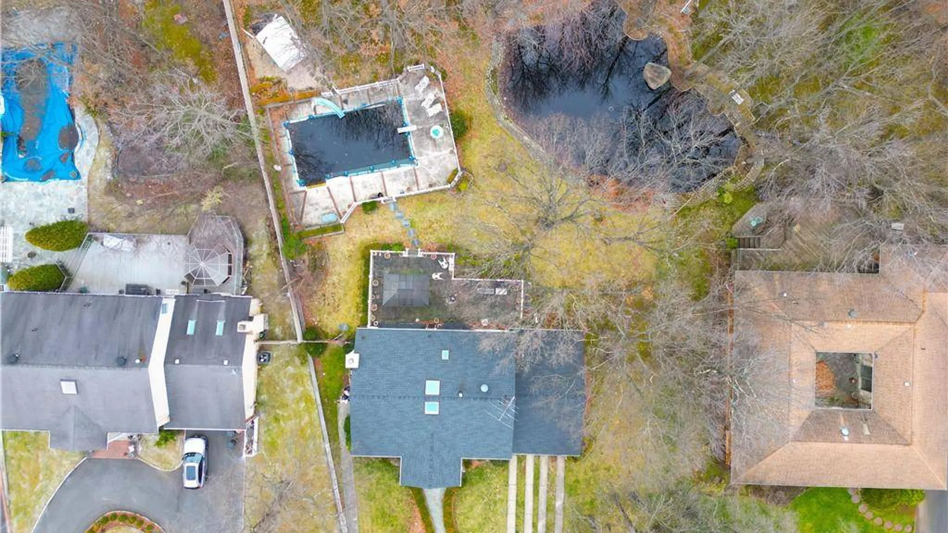 Property at 333 Boscombe Ave, Staten Island, NY 10309 12