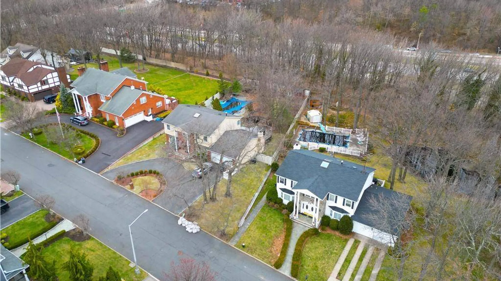 Property at 333 Boscombe Ave, Staten Island, NY 10309 18