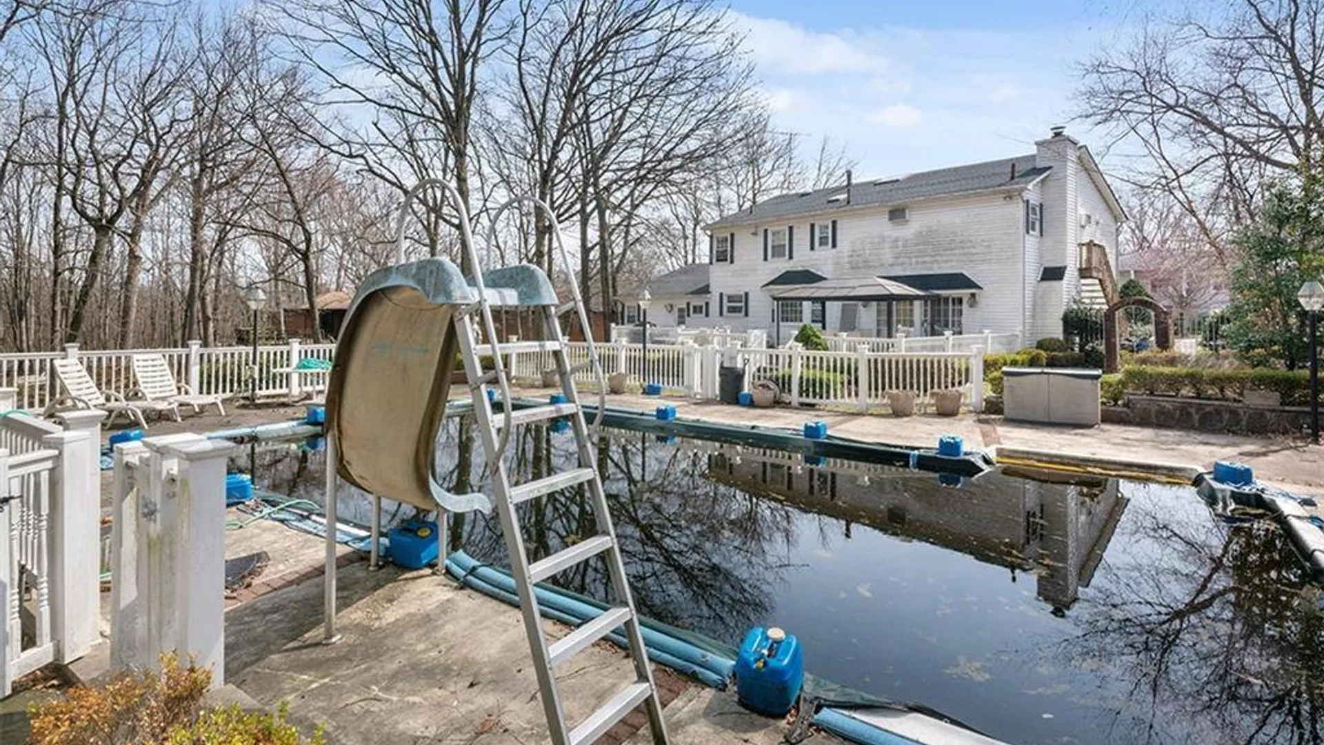 Property at 333 Boscombe Ave, Staten Island, NY 10309 3