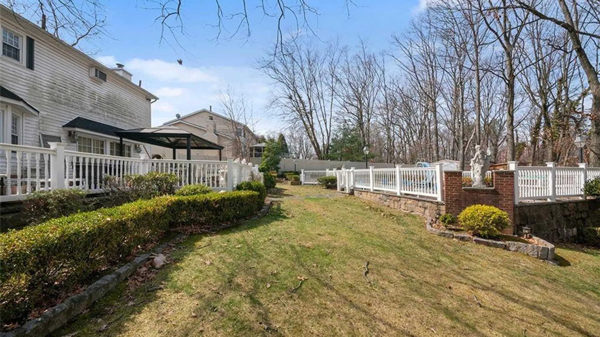 Property at 333 Boscombe Ave, Staten Island, NY 10309 5