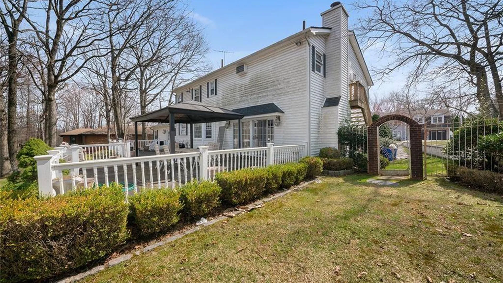 Property at 333 Boscombe Ave, Staten Island, NY 10309 6