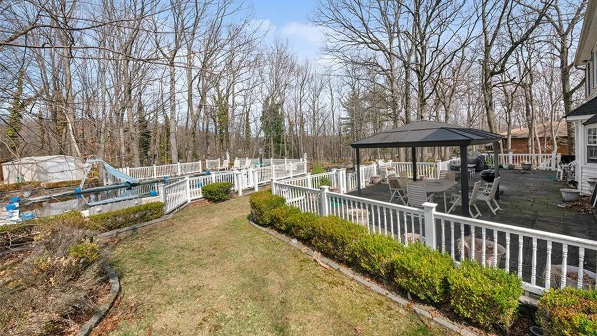 Property at 333 Boscombe Ave, Staten Island, NY 10309 7