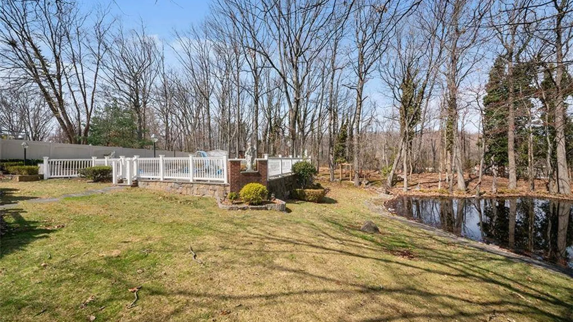 Property at 333 Boscombe Ave, Staten Island, NY 10309 8