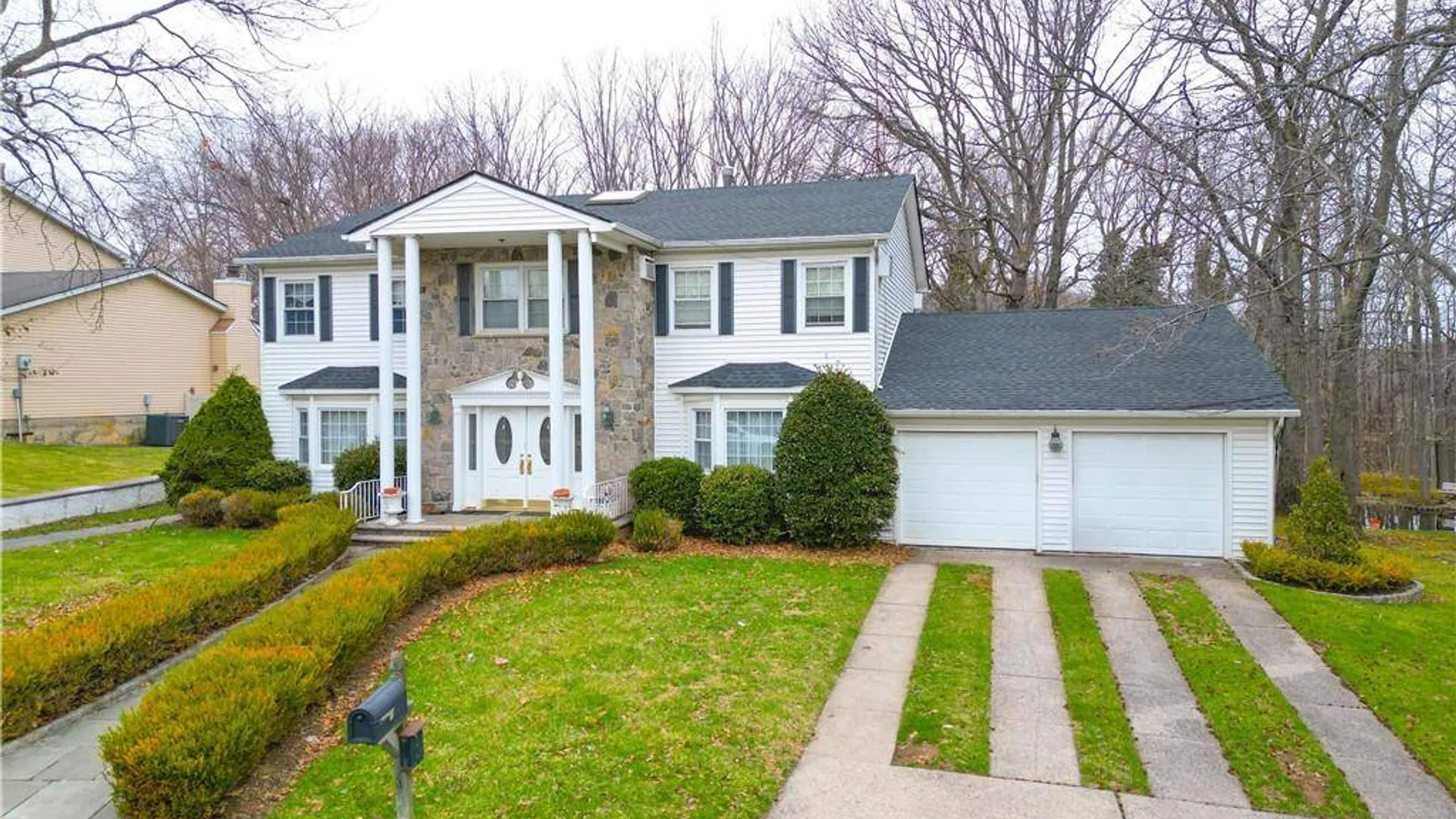 Property at 333 Boscombe Ave, Staten Island, NY 10309 9