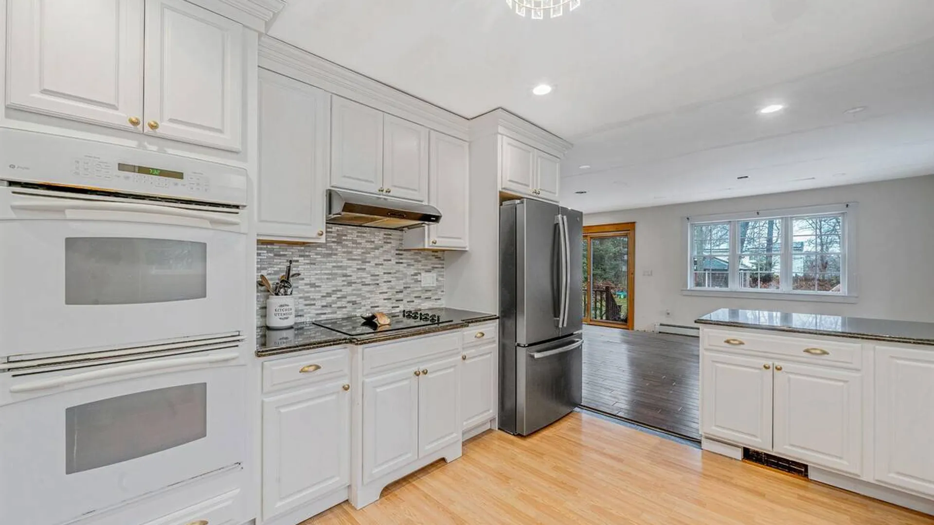Property at 273 N Country Road, Miller Place, NY 11764 17
