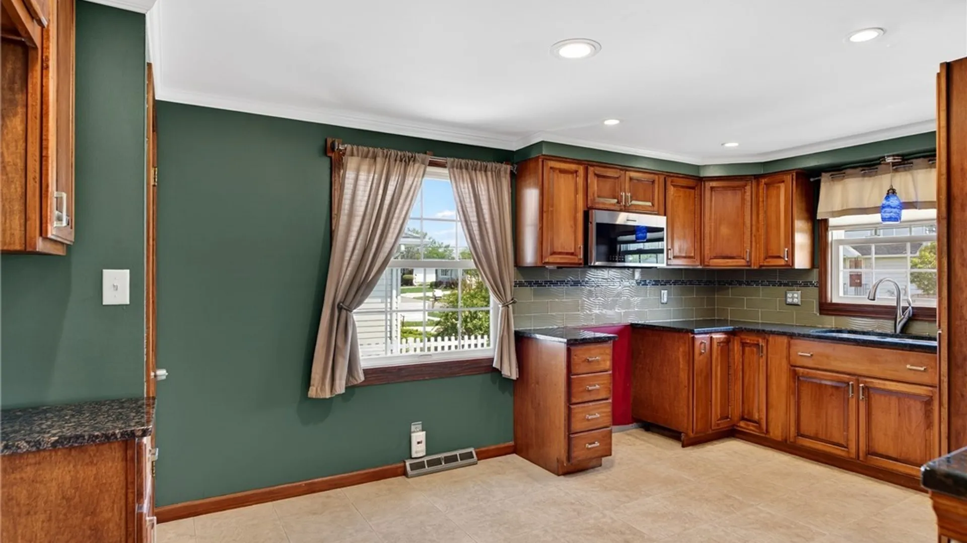 Property at 166 Dean Road, Cheektowaga, NY 14043 13