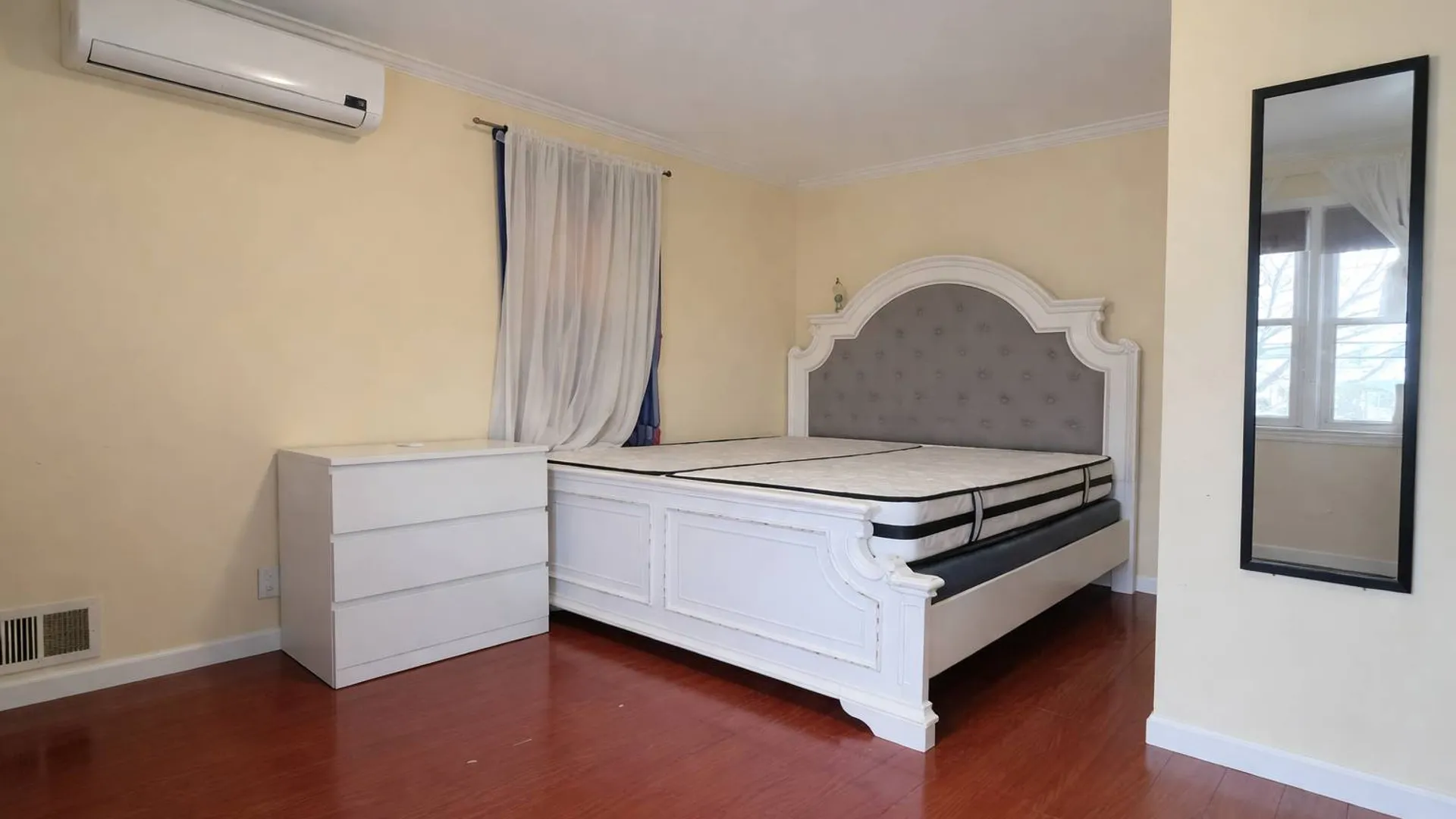 Property at 5-16 119th St, College Point, NY 11356 3