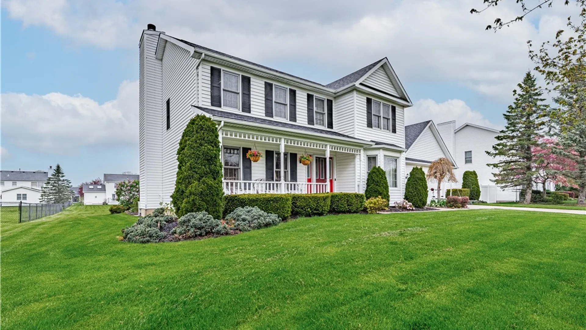 Property at 5504 Hallmark Lane, Lockport Town, NY 14094 2