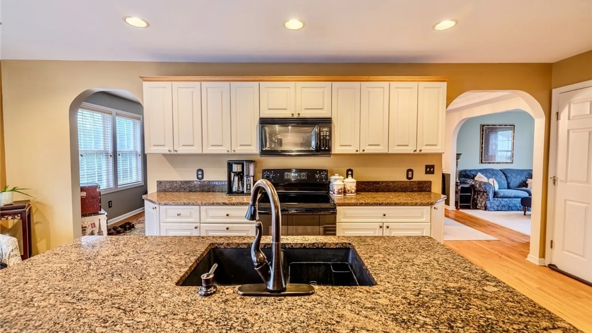 Property at 8624 Disraeli Path, Cicero, NY 13039 14