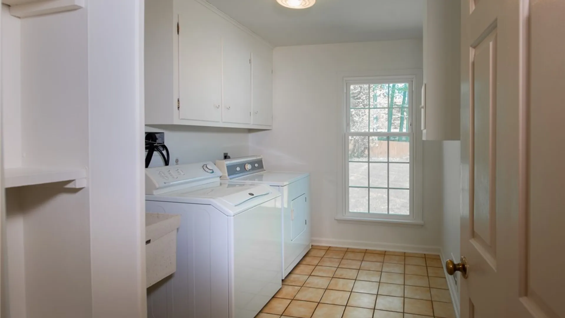 Property at 18 High Hill Drive, Pittsford, NY 14534 12