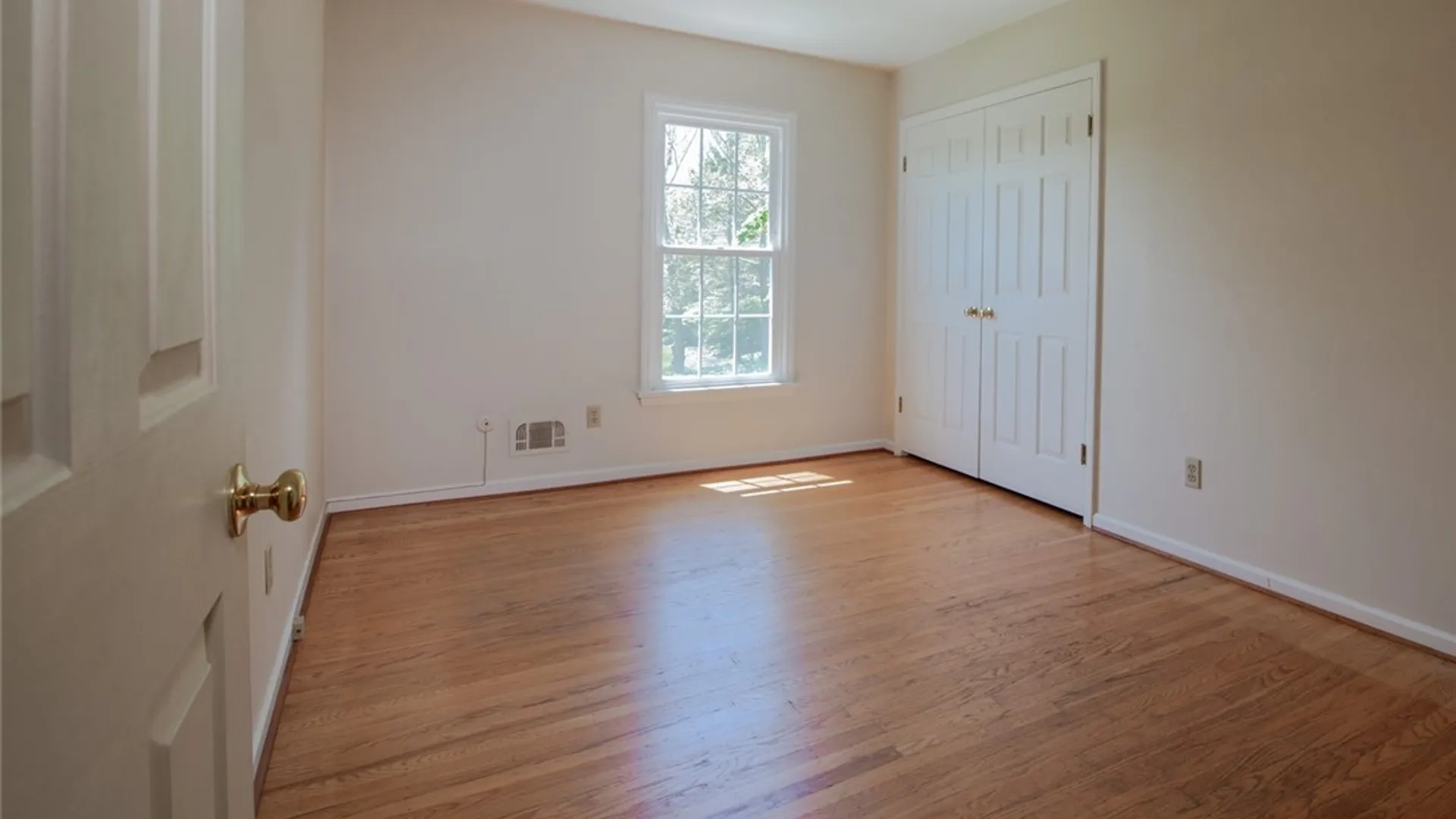 Property at 18 High Hill Drive, Pittsford, NY 14534 16