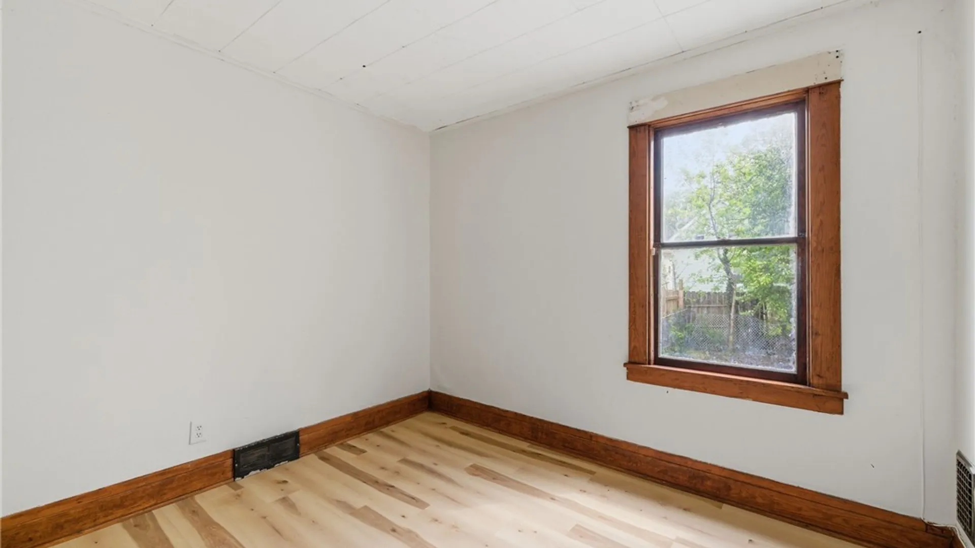 Property at 53 Hazelwood Avenue, Buffalo, NY 14215 15
