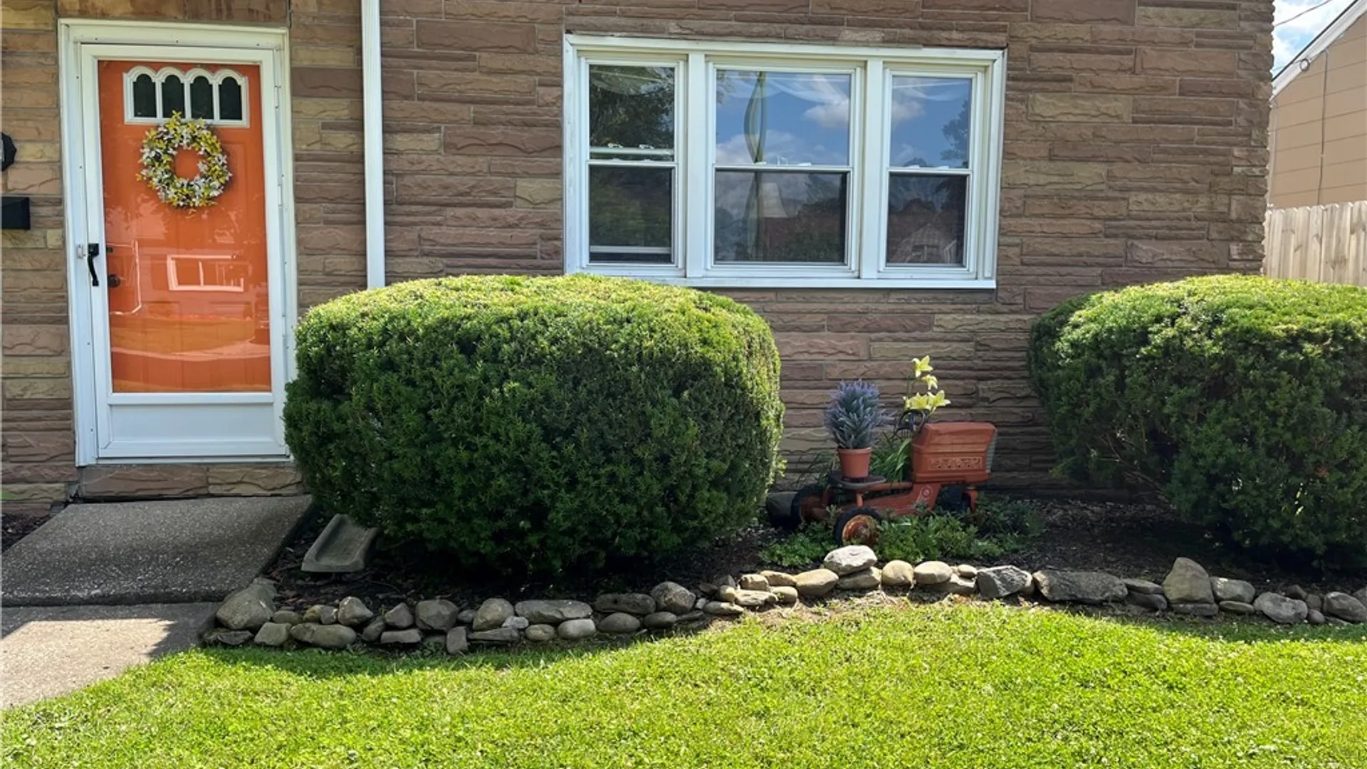 Property at 221 Commodore Terrace, Cheektowaga, NY 14225 2