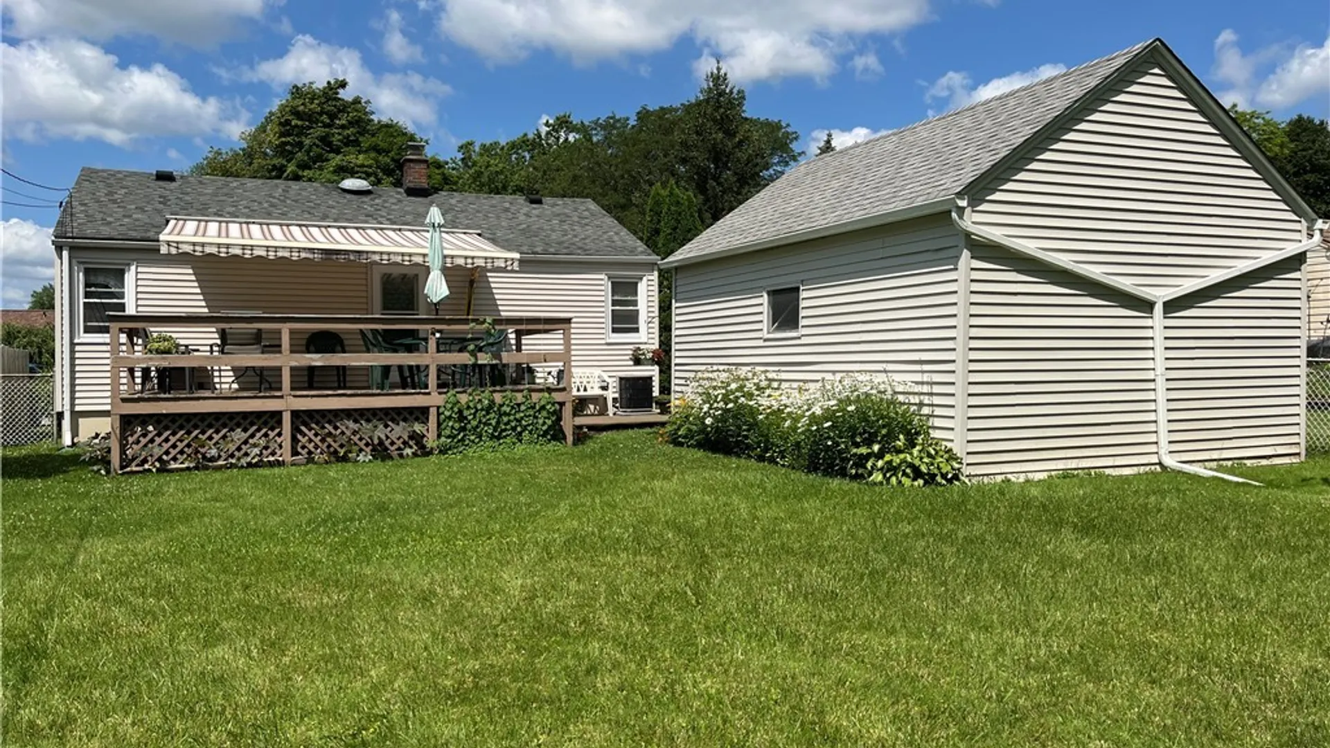 Property at 221 Commodore Terrace, Cheektowaga, NY 14225 4