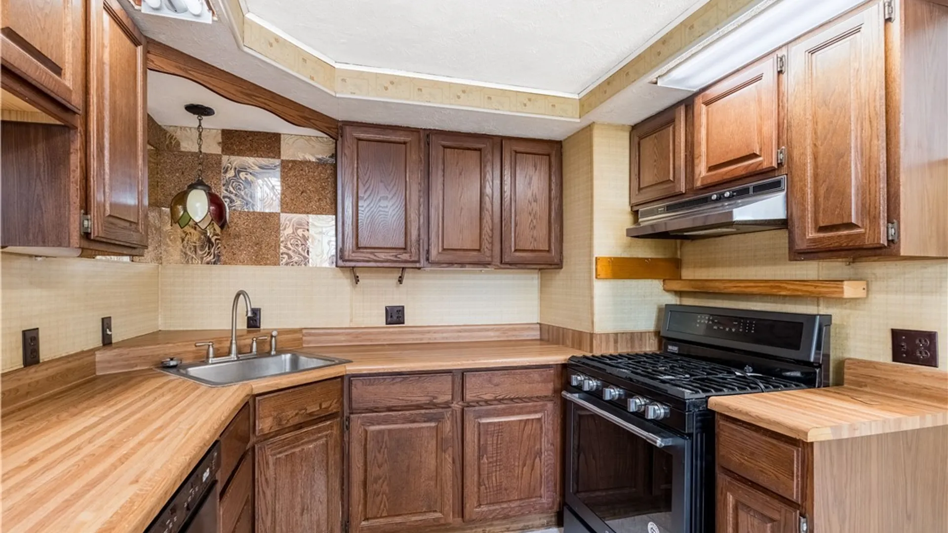 Property at 1715 Parker Boulevard, Tonawanda, NY 14150 4