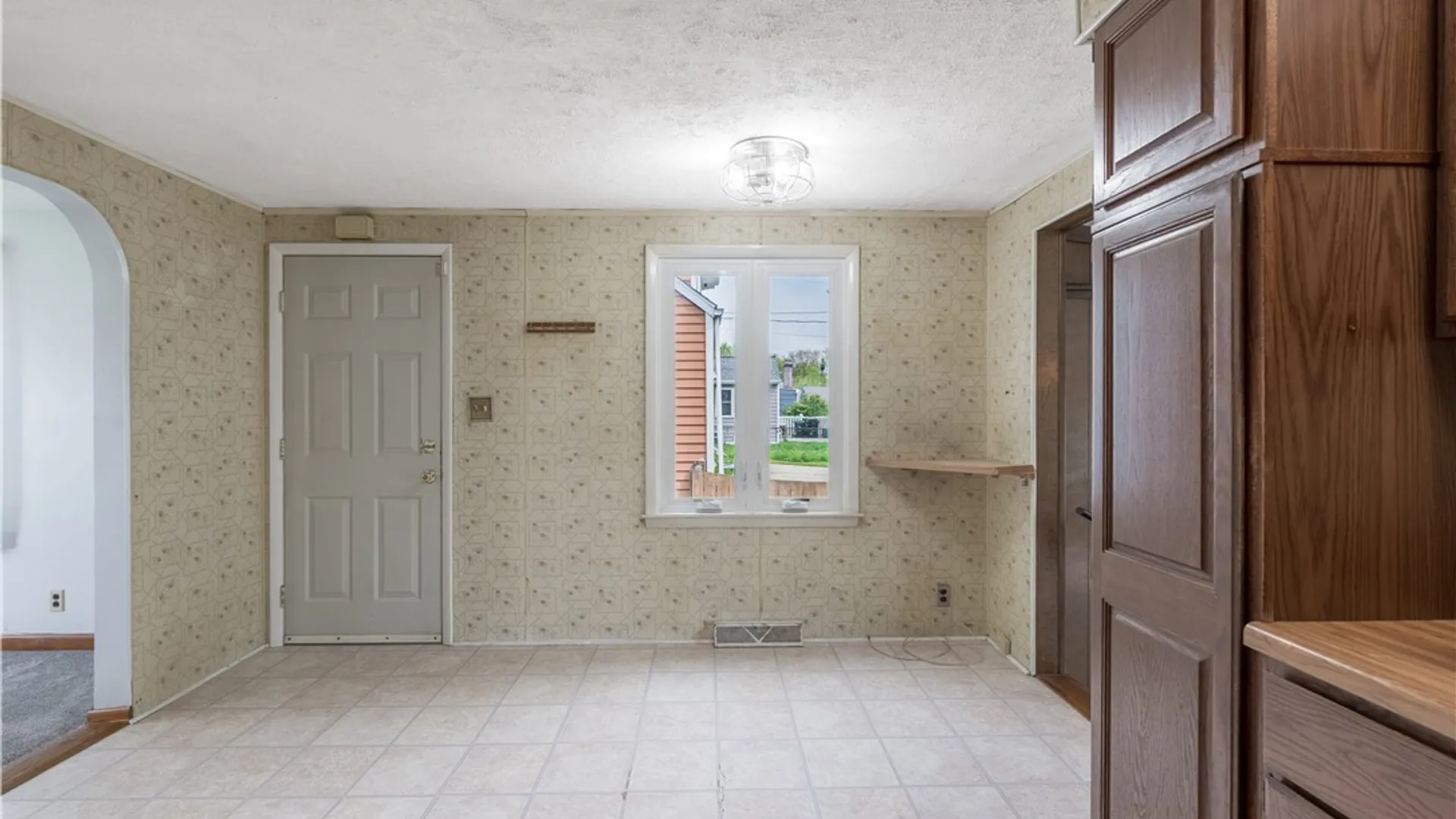 Property at 1715 Parker Boulevard, Tonawanda, NY 14150 5