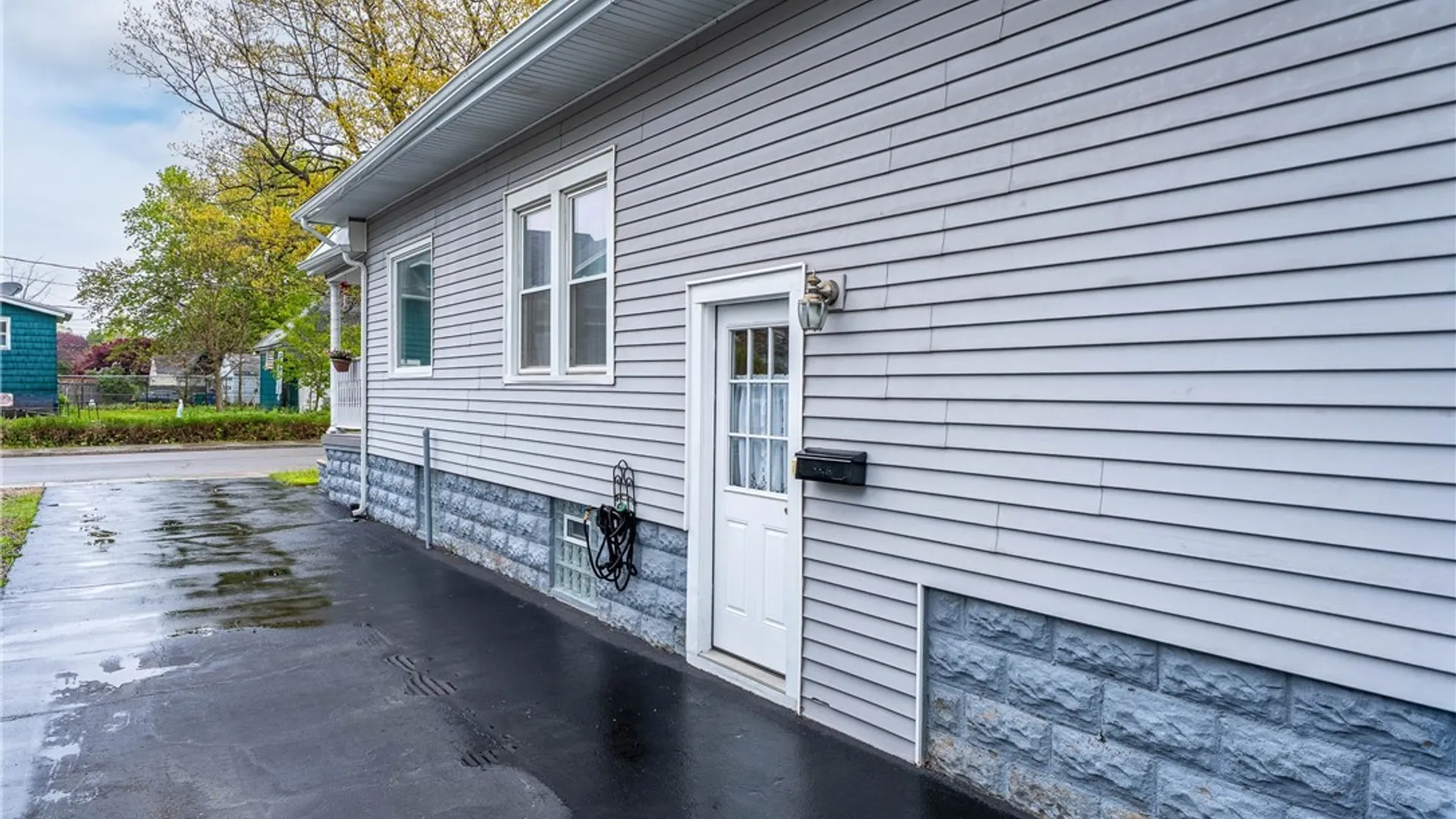 Property at 11 Oakhurst Avenue, Buffalo, NY 14220 6