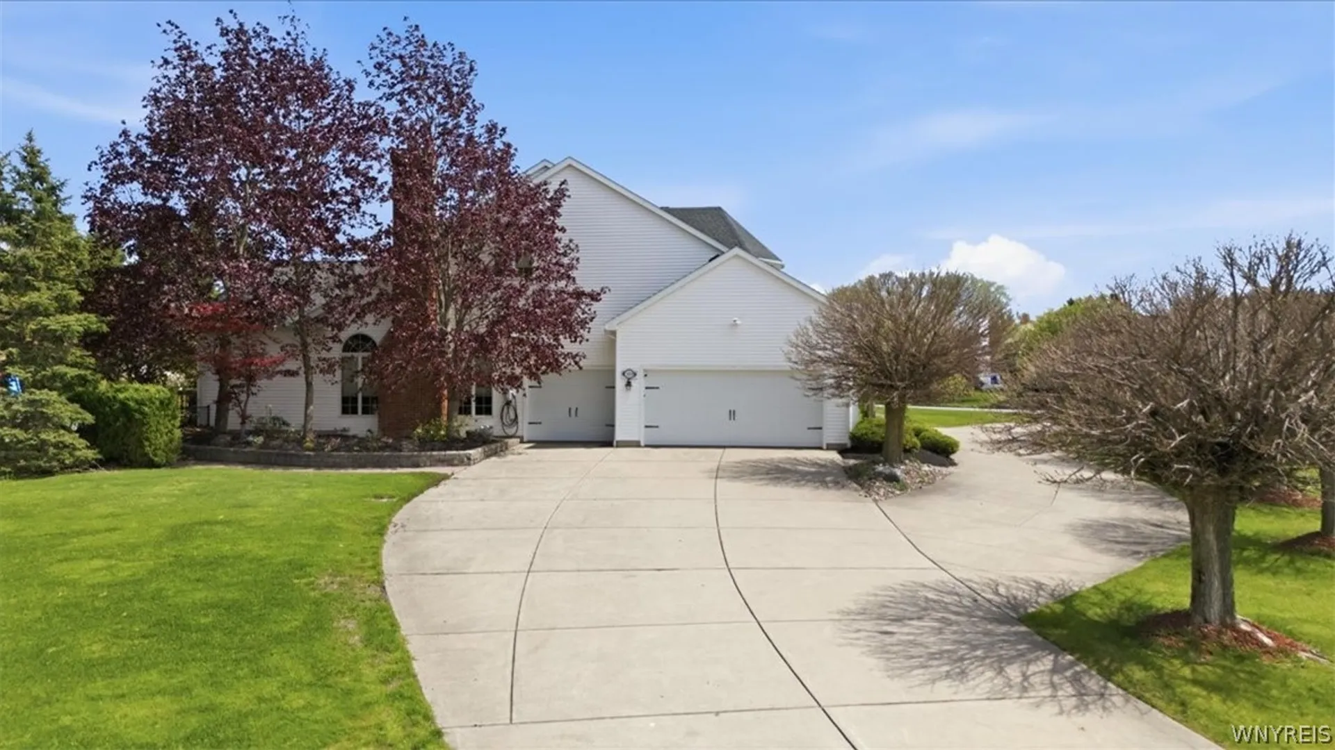 Property at 5559 Oakdale Lane, Clarence, NY 14221 5