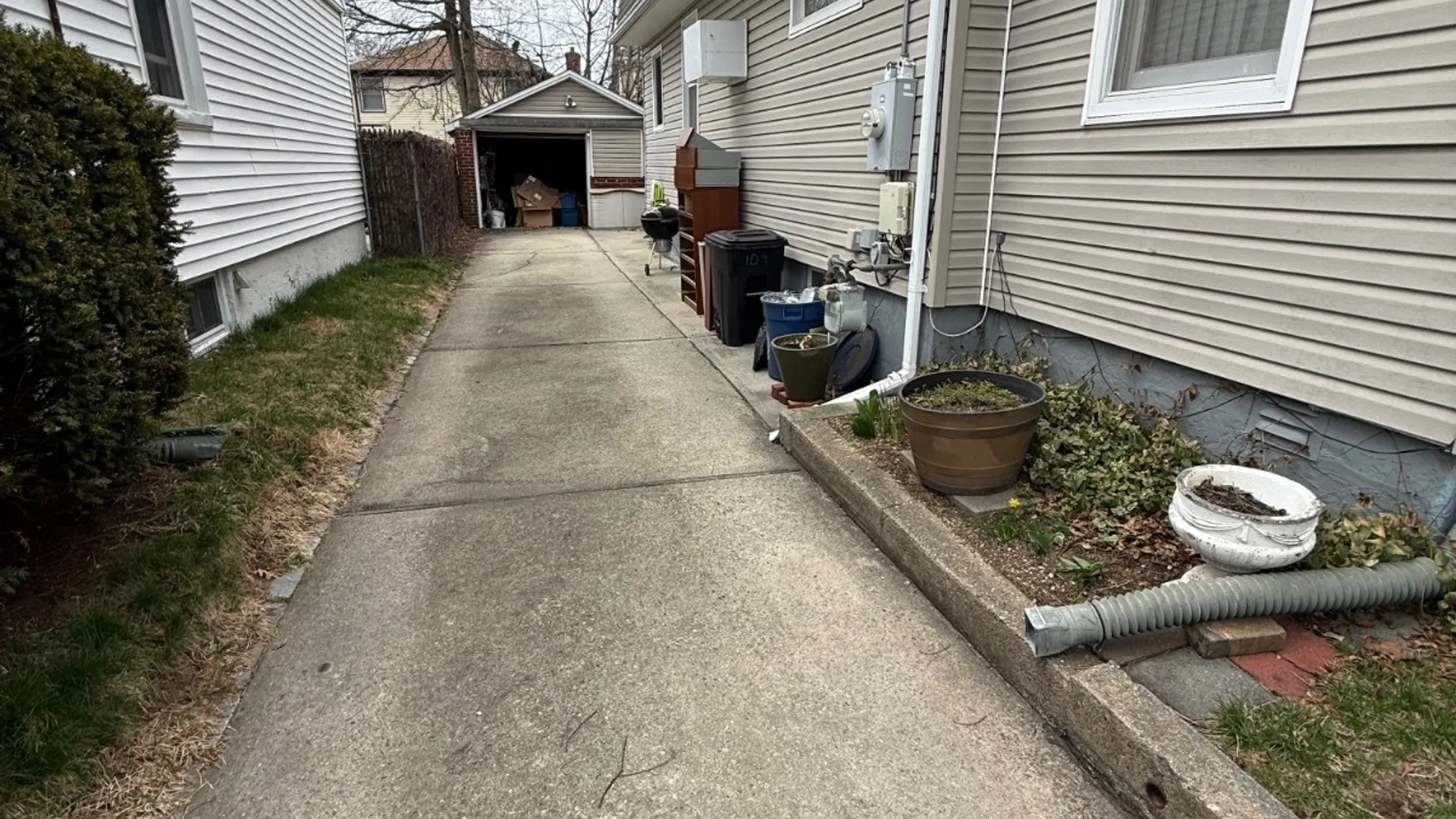Property at 104 barwick, Floral Park, NY 11001 9