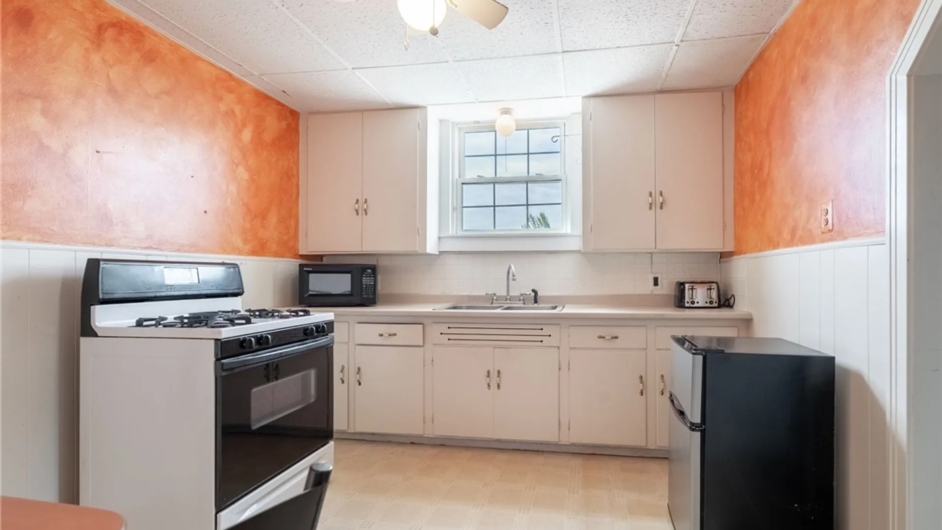Property at 425 Hopkins Street, Buffalo, NY 14220 6