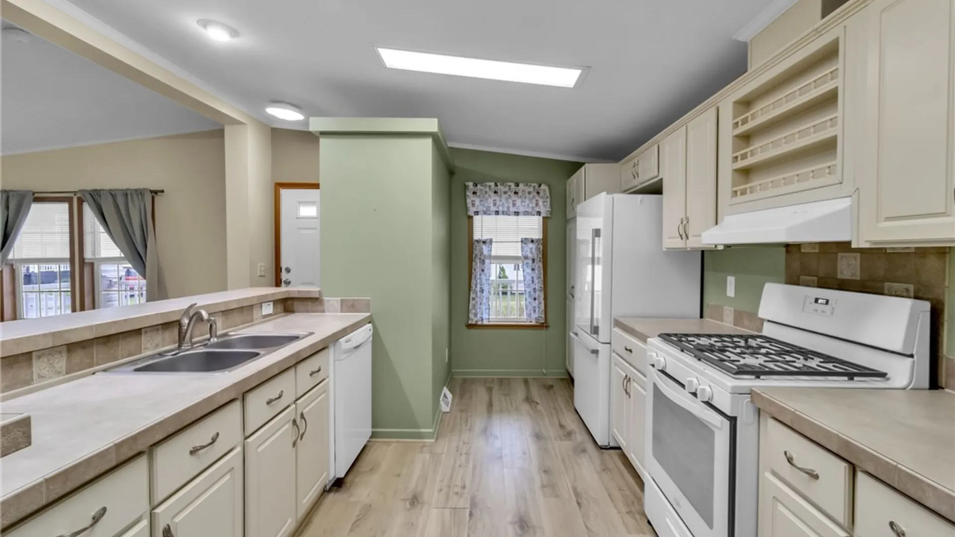 Property at 9899 Tobermory Avenue, Clarence, NY 14031 10