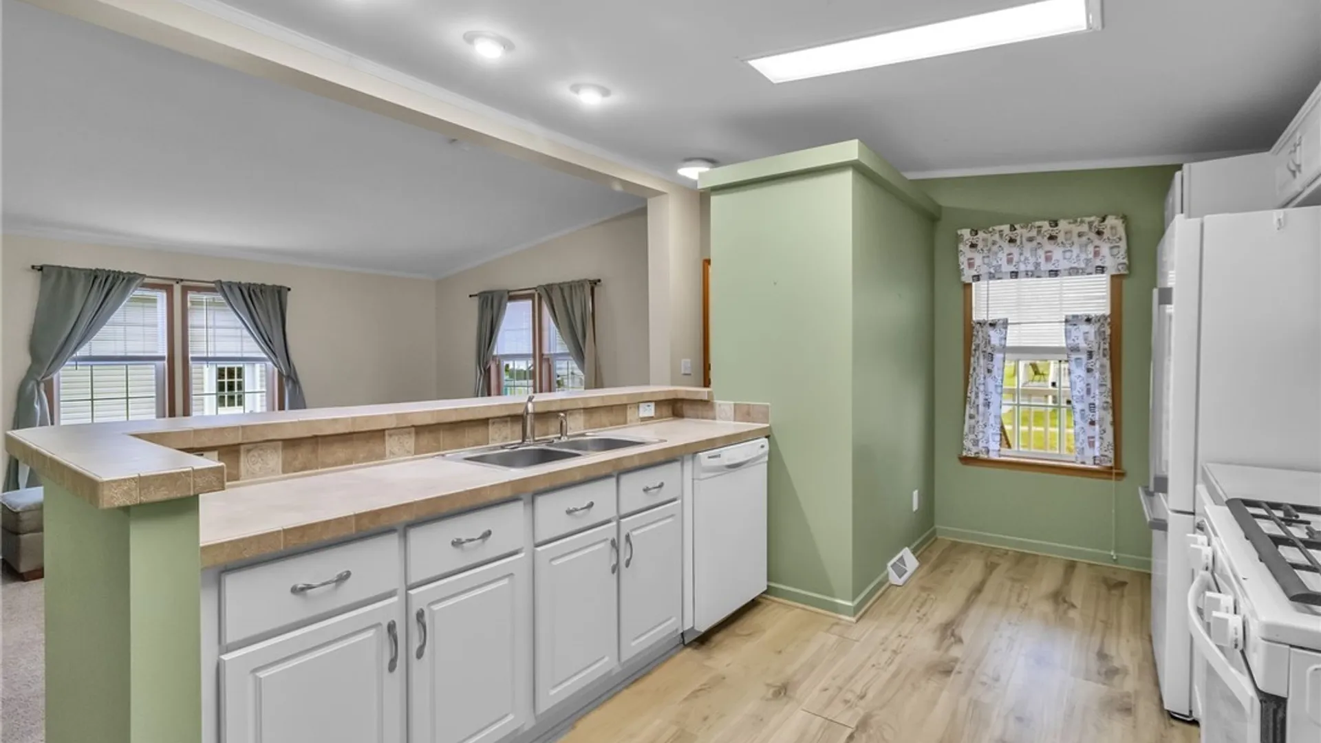 Property at 9899 Tobermory Avenue, Clarence, NY 14031 11