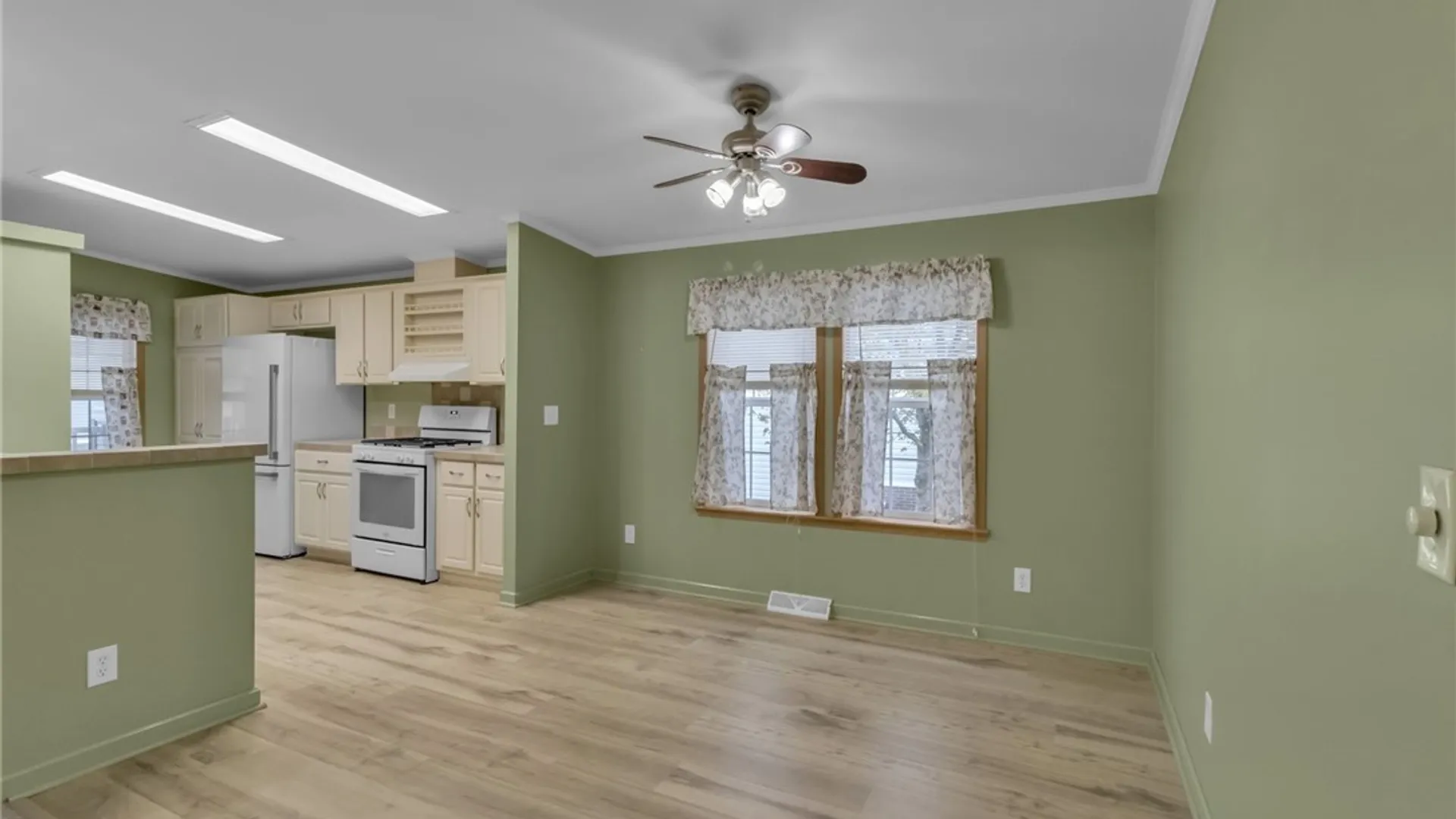 Property at 9899 Tobermory Avenue, Clarence, NY 14031 15