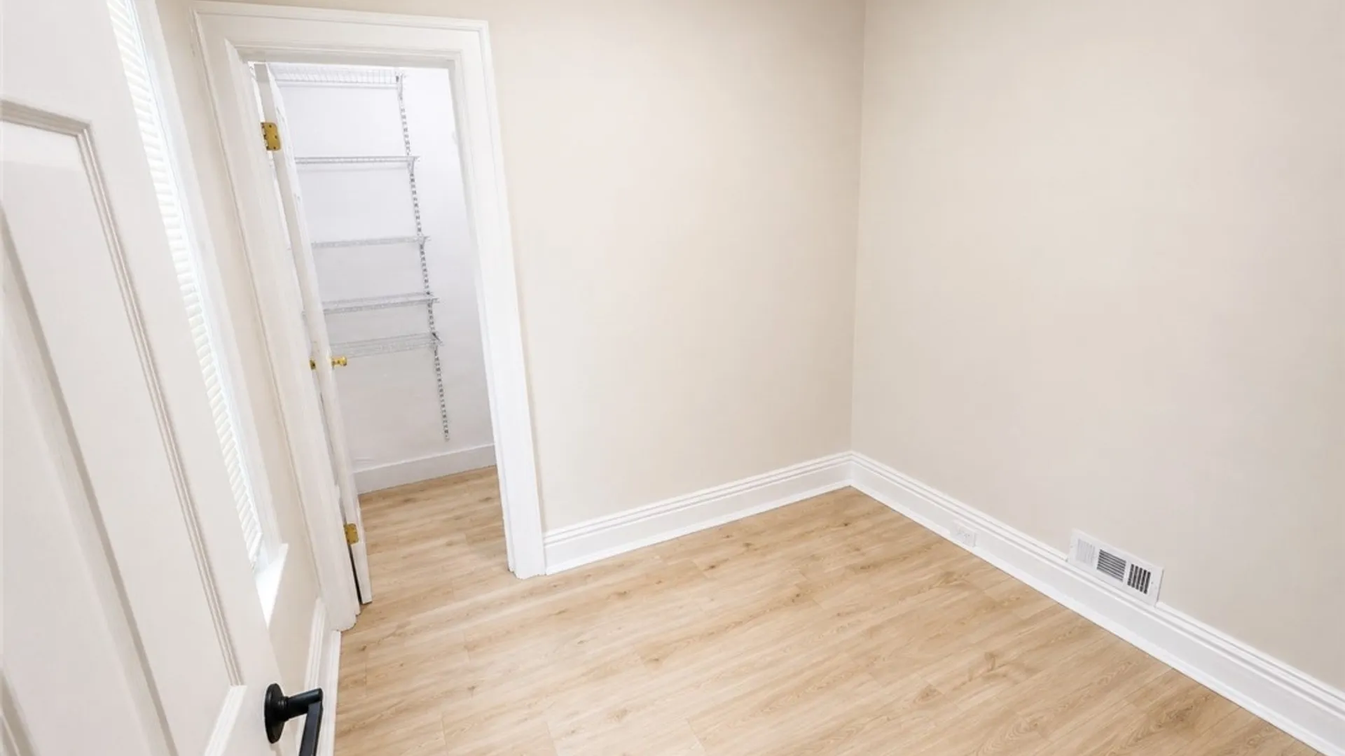 Property at 284 Olmstead Avenue, Lancaster, NY 14043 15