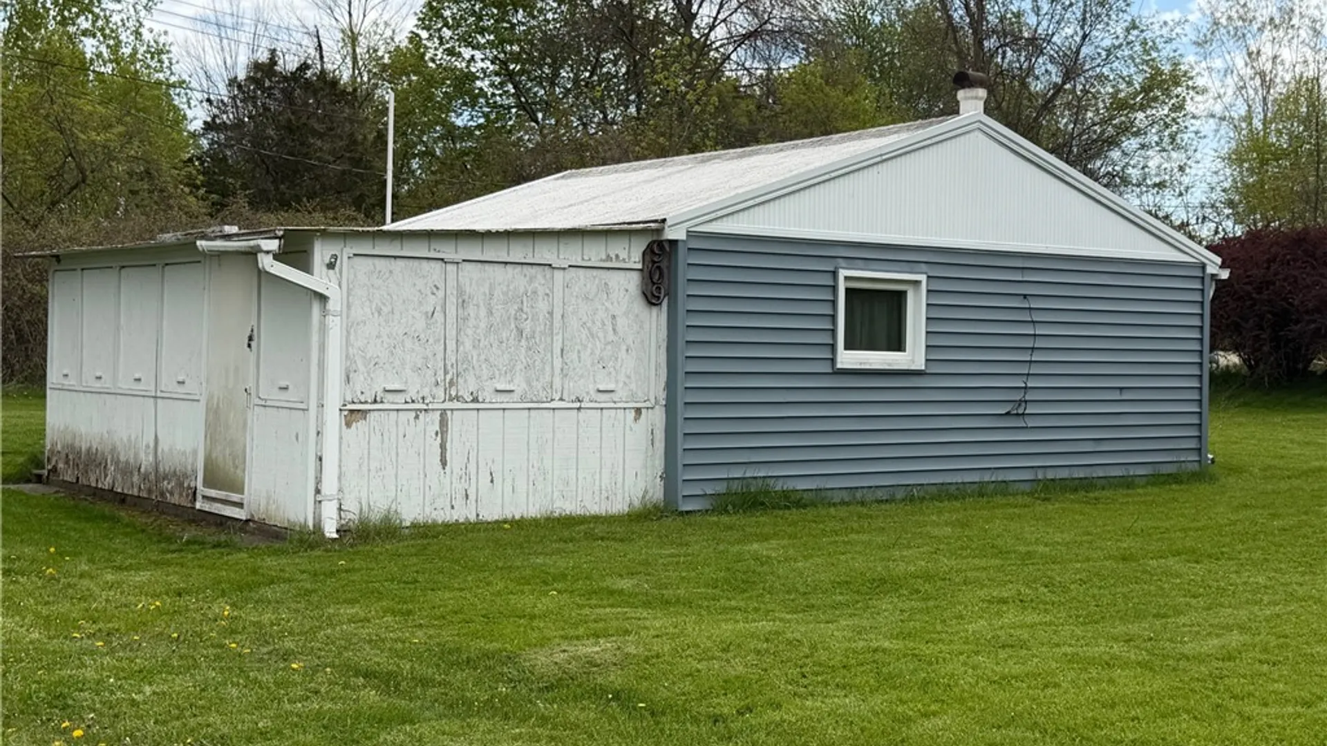 Property at 909 Hillsdale Street, Carlton, NY 14571 3