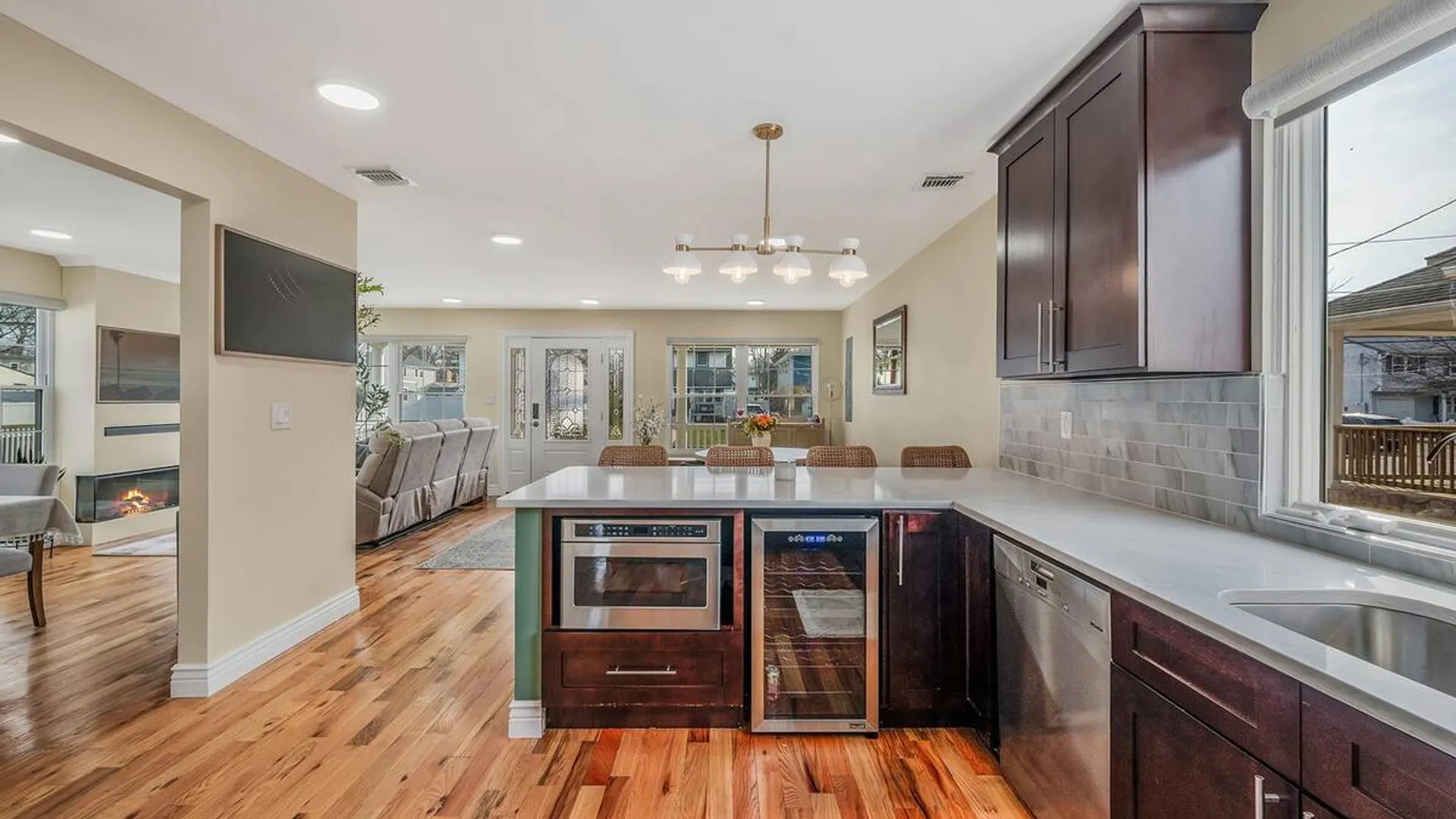 Property at 28 Vanderbilt Avenue, Babylon, NY 11702 14