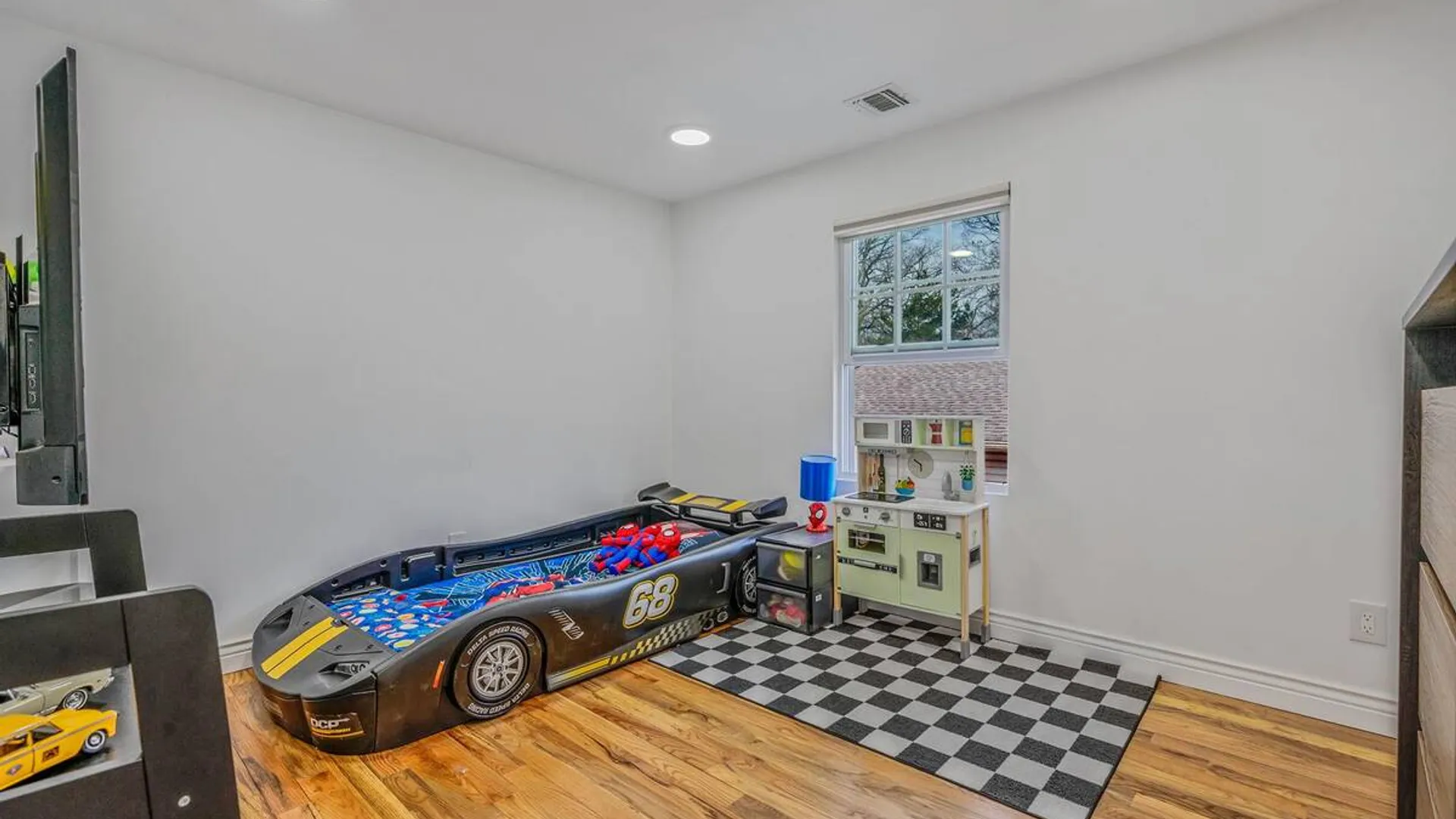 Property at 28 Vanderbilt Avenue, Babylon, NY 11702 19