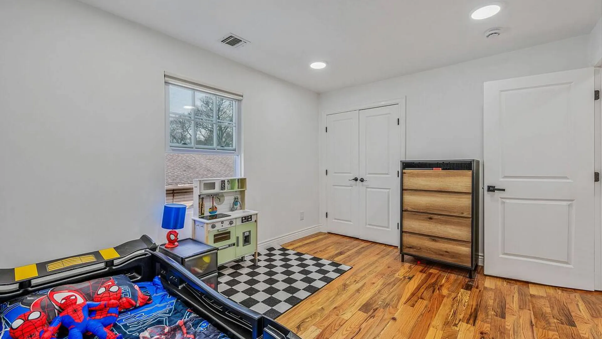 Property at 28 Vanderbilt Avenue, Babylon, NY 11702 20