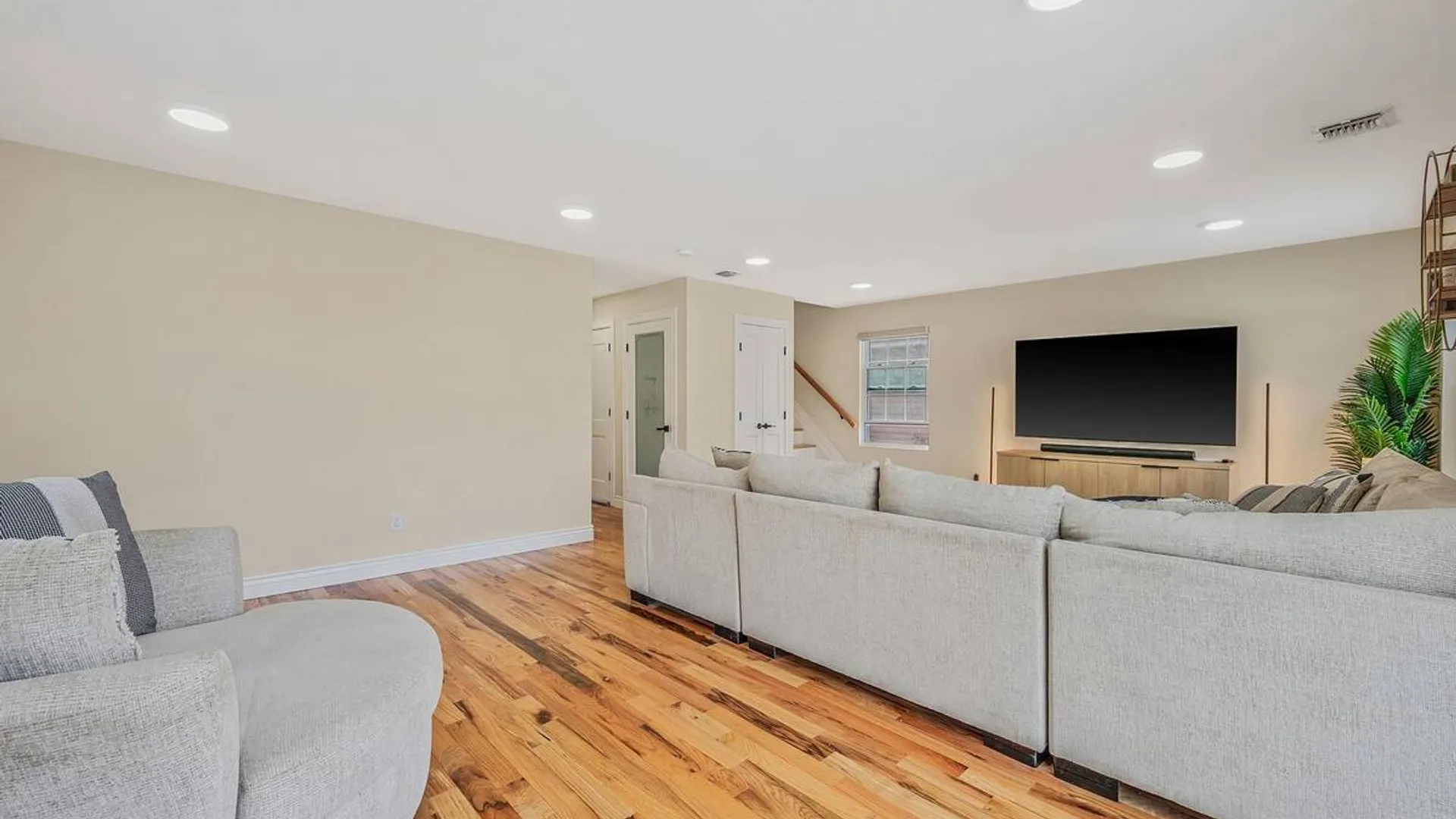 Property at 28 Vanderbilt Avenue, Babylon, NY 11702 22