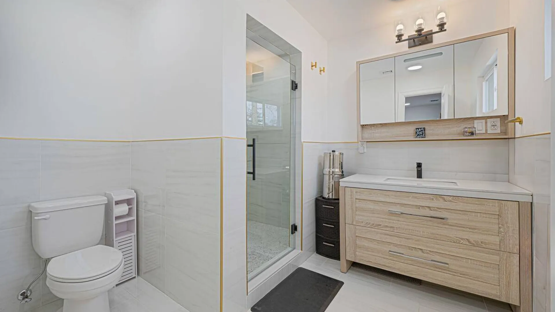 Property at 28 Vanderbilt Avenue, Babylon, NY 11702 29