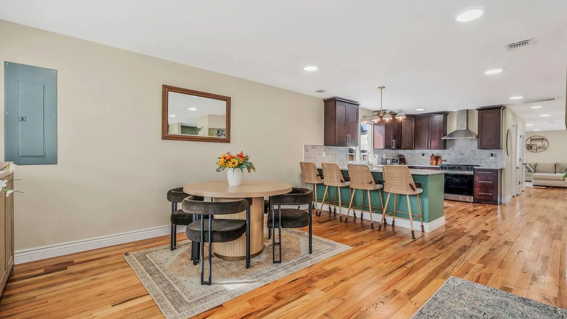 Property at 28 Vanderbilt Avenue, Babylon, NY 11702 5