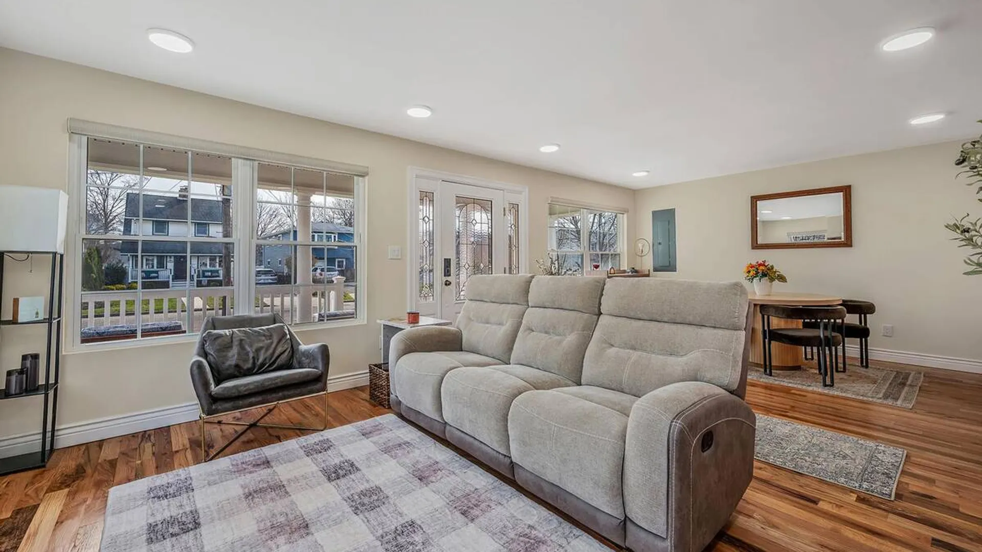 Property at 28 Vanderbilt Avenue, Babylon, NY 11702 7