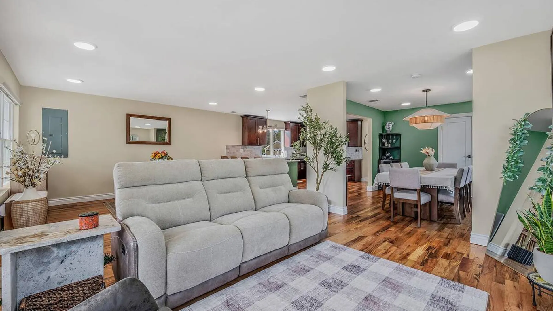 Property at 28 Vanderbilt Avenue, Babylon, NY 11702 9