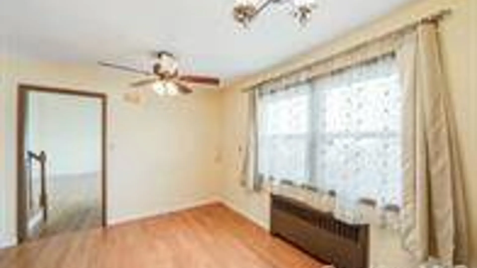 Property at 344 Woods Rd, North Babylon, NY 11703 10