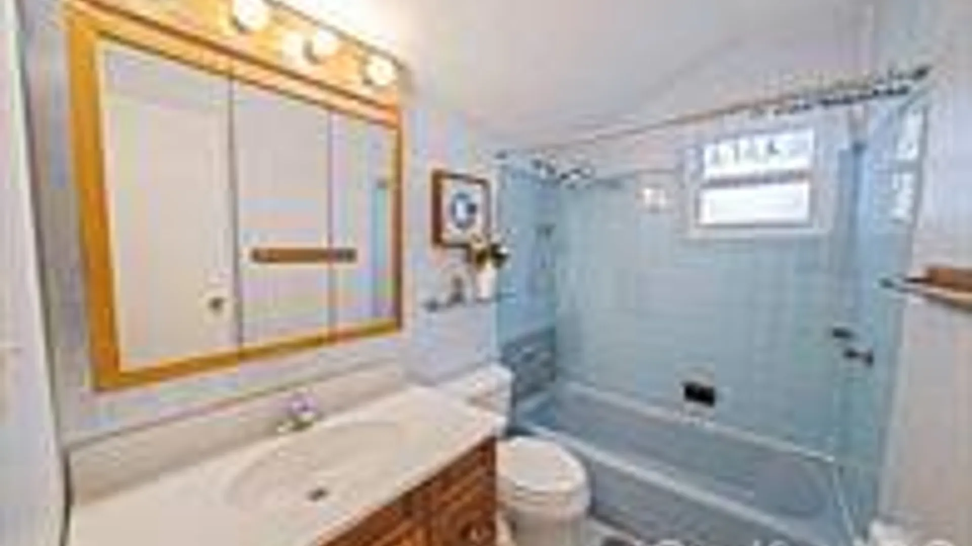 Property at 344 Woods Rd, North Babylon, NY 11703 18