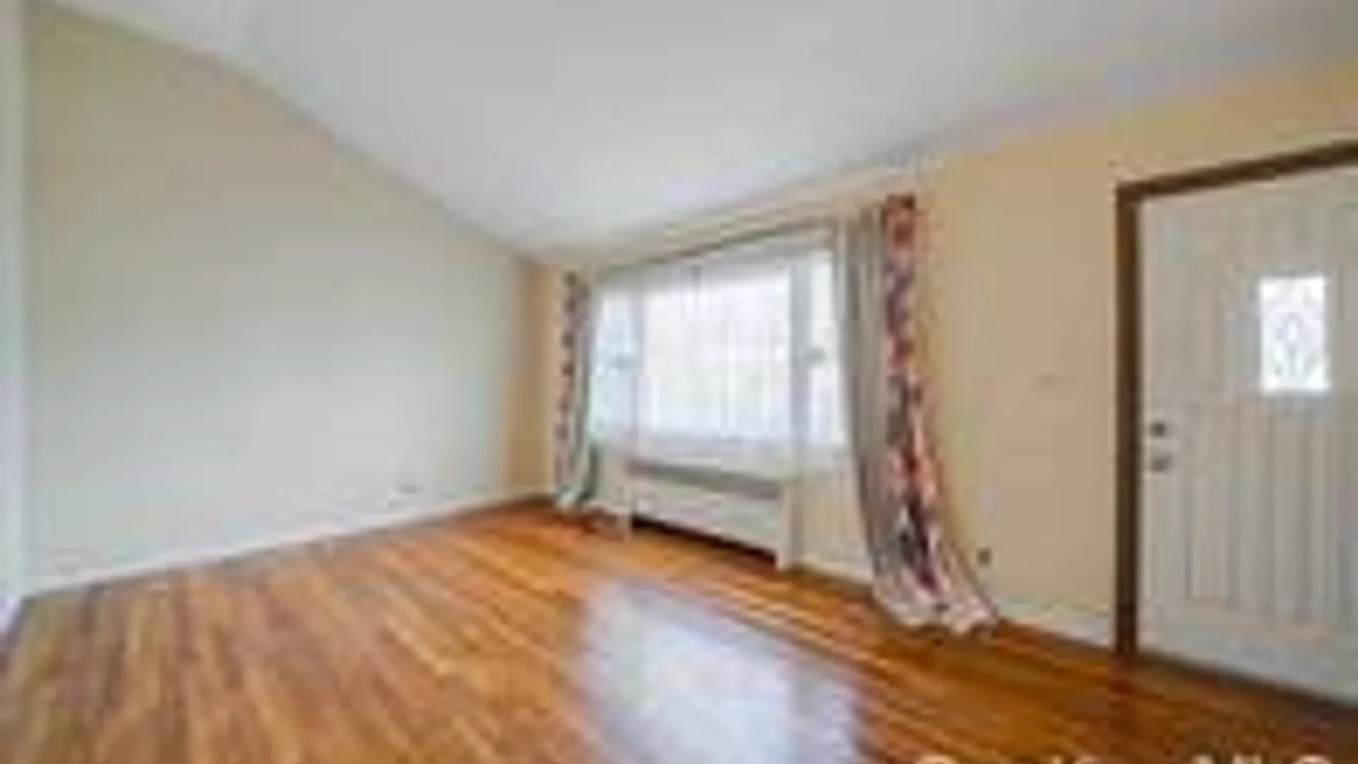 Property at 344 Woods Rd, North Babylon, NY 11703 9