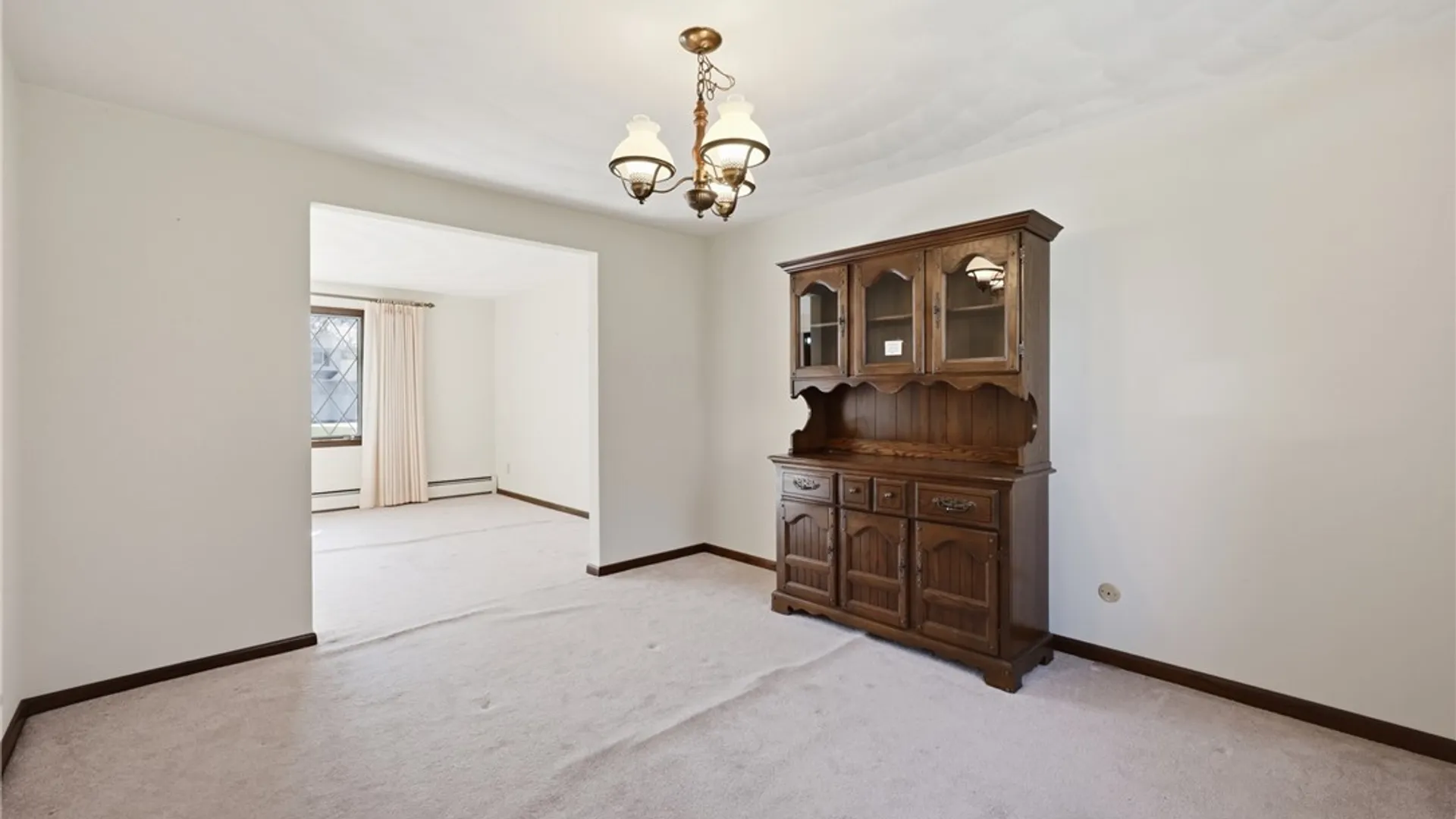 Property at 6888 Joanne Circle, Niagara, NY 14304 10