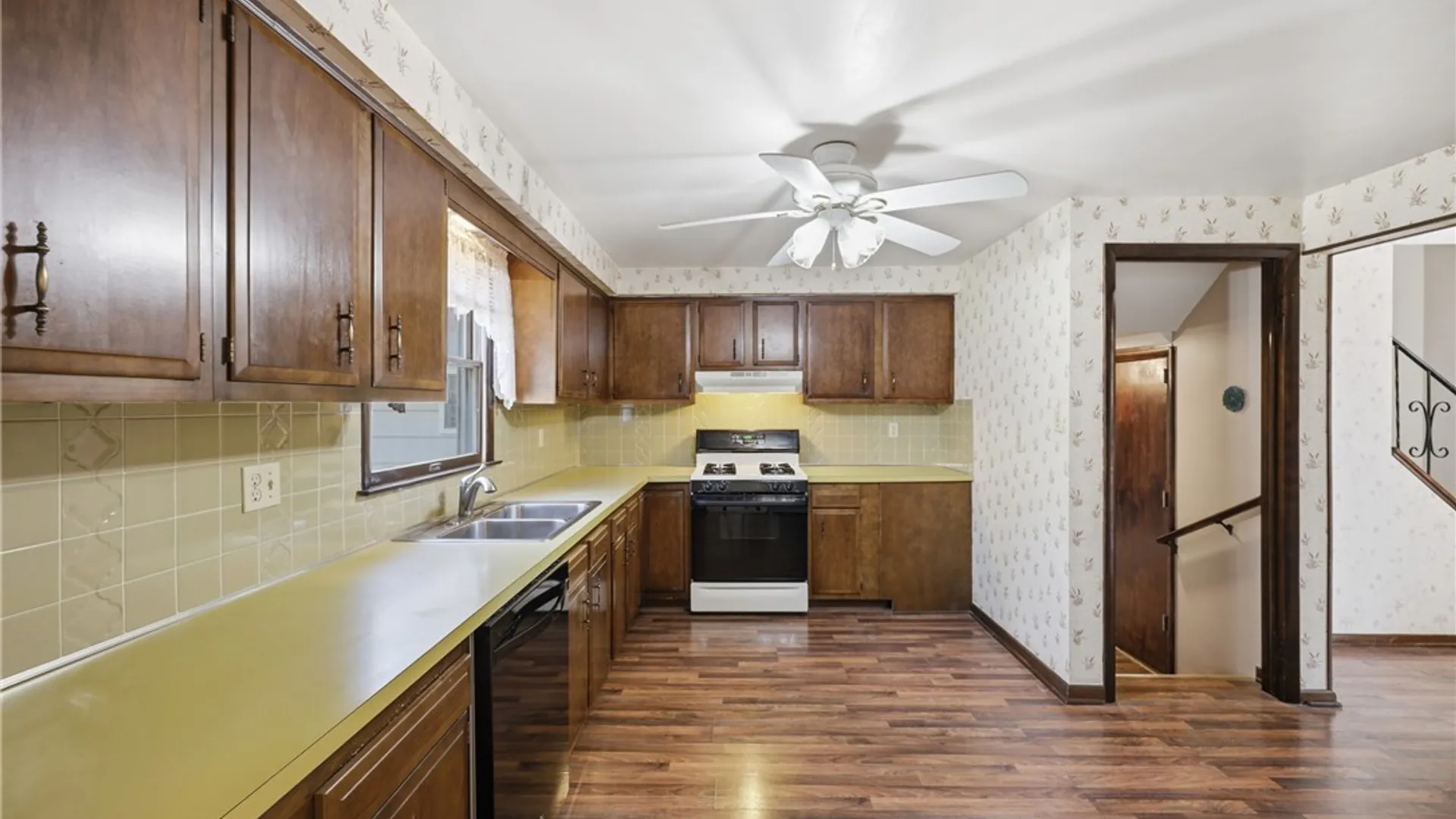 Property at 6888 Joanne Circle, Niagara, NY 14304 12