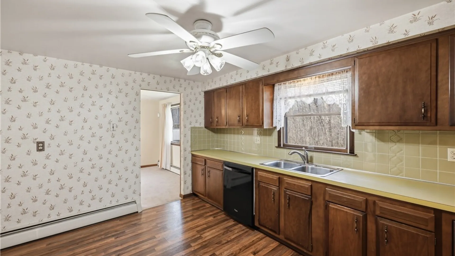 Property at 6888 Joanne Circle, Niagara, NY 14304 14
